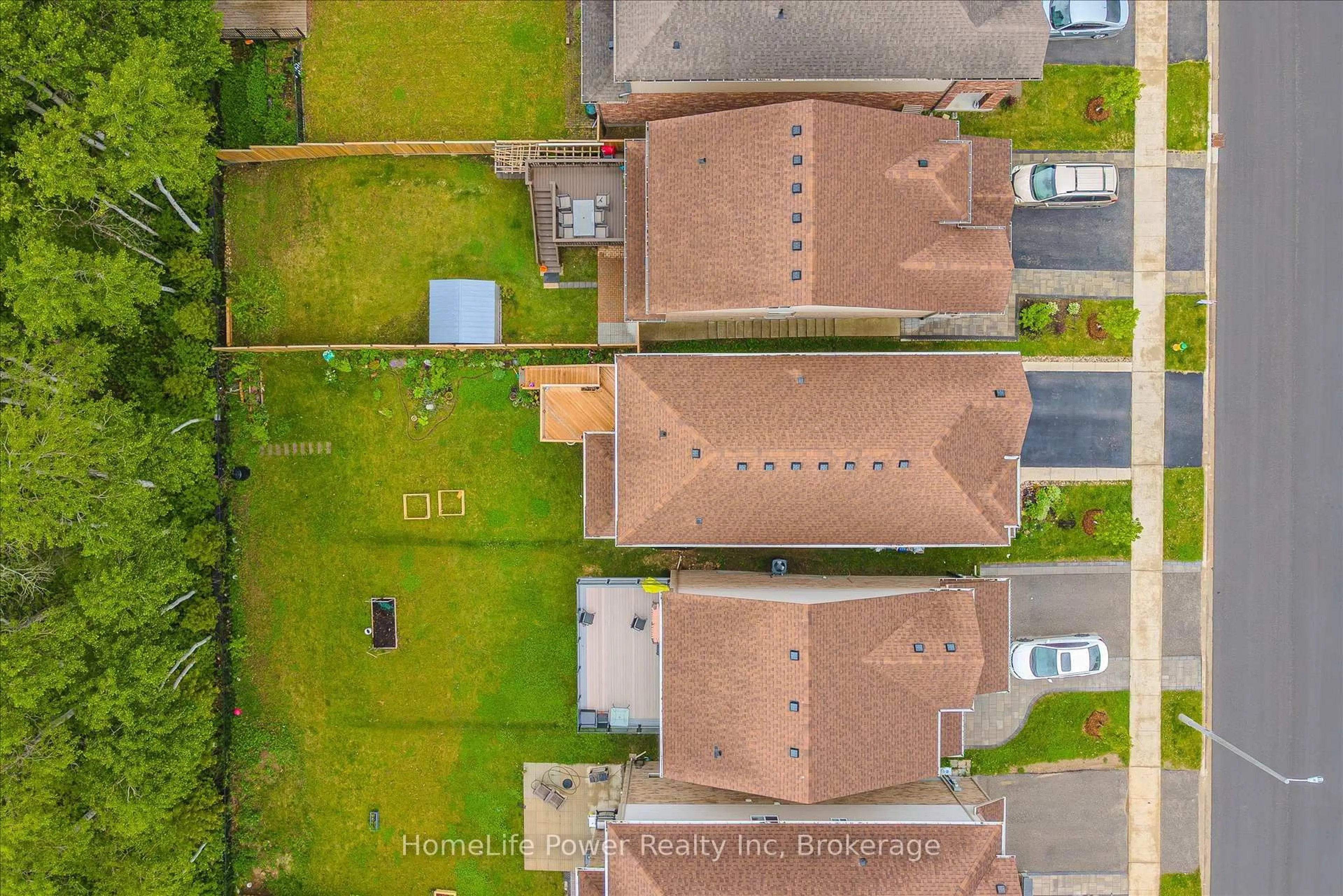 A pic from outside/outdoor area/front of a property/back of a property/a pic from drone, street for 193 Macalister Blvd, Guelph Ontario N1G 0G8