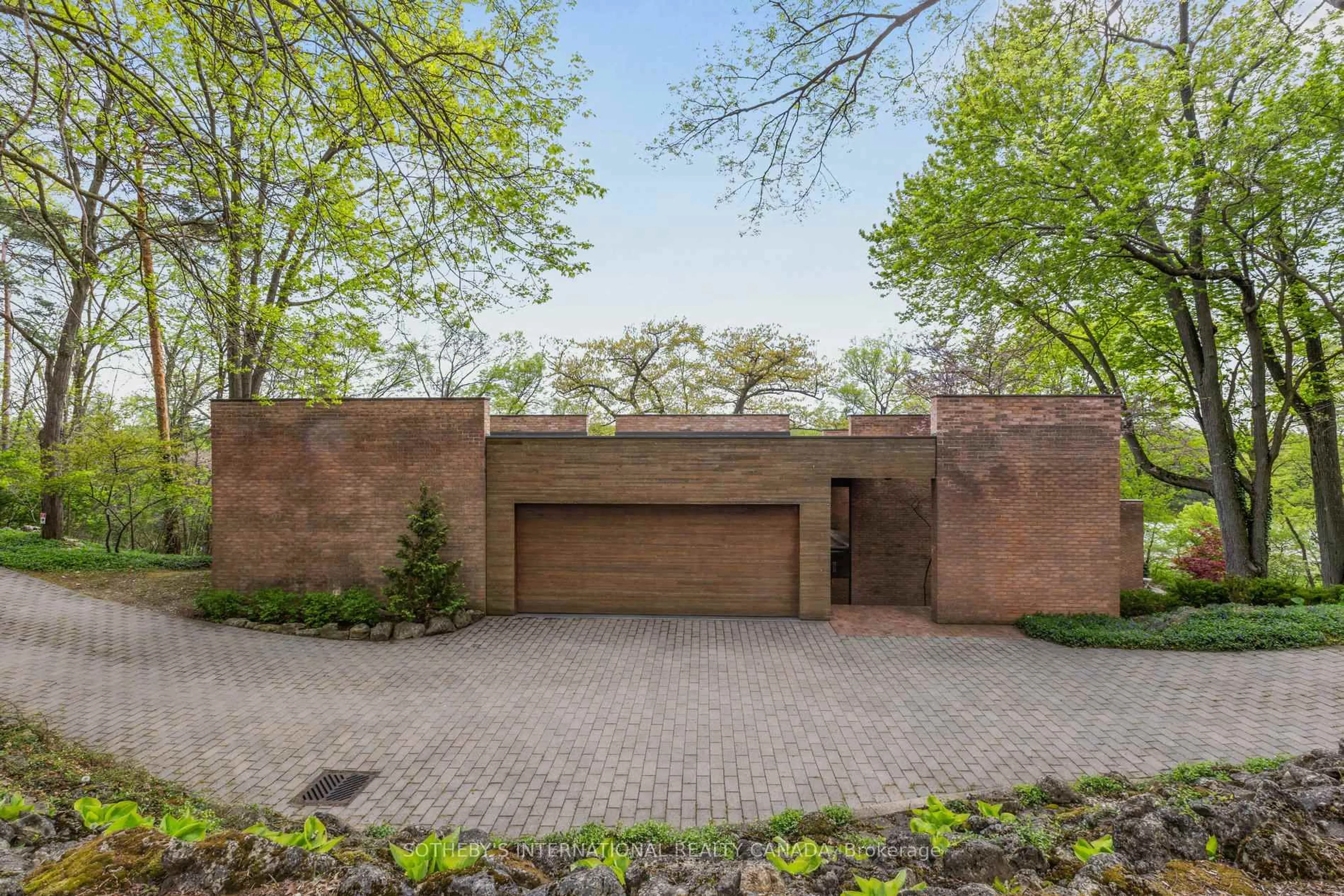 Home with brick exterior material, street for 194 Blue Heron Rdge, Cambridge Ontario N3H 3G7