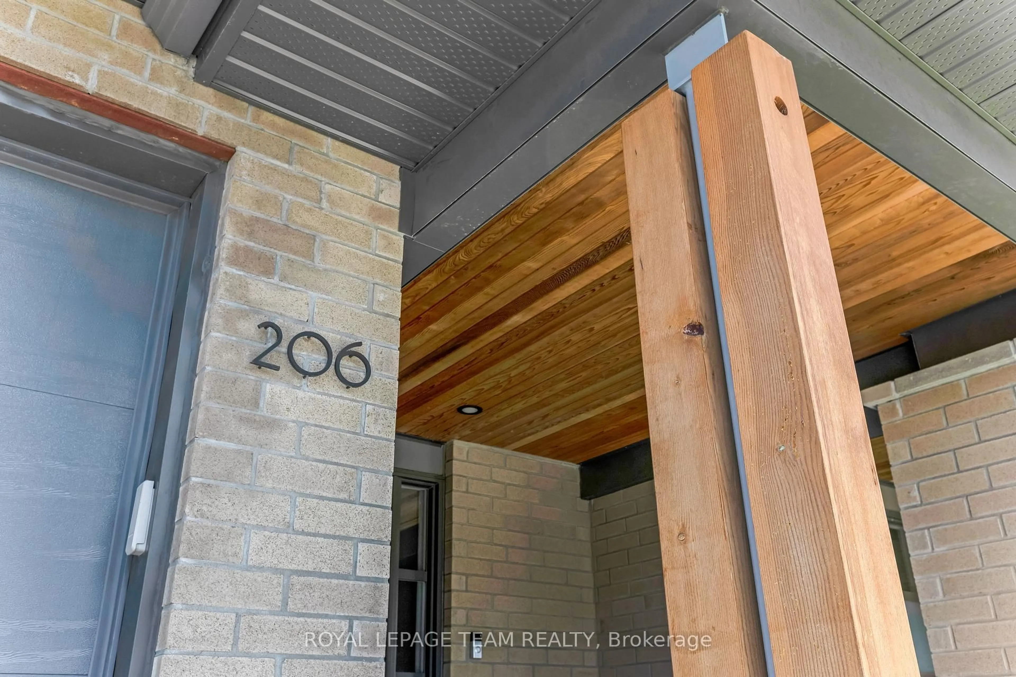 Indoor entryway for 206 Pisces Terr, Ottawa Ontario K1T 0S8