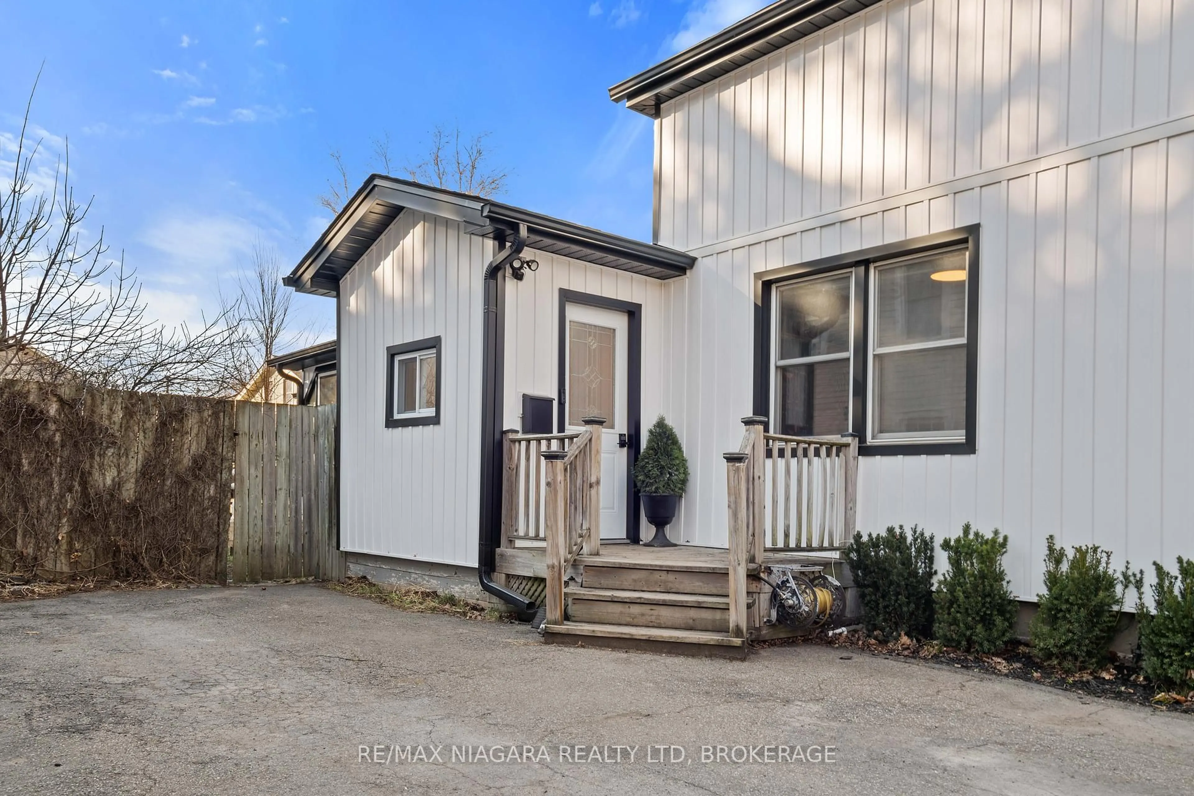 Unknown for 14 SALINA St, St. Catharines Ontario L2R 3K3