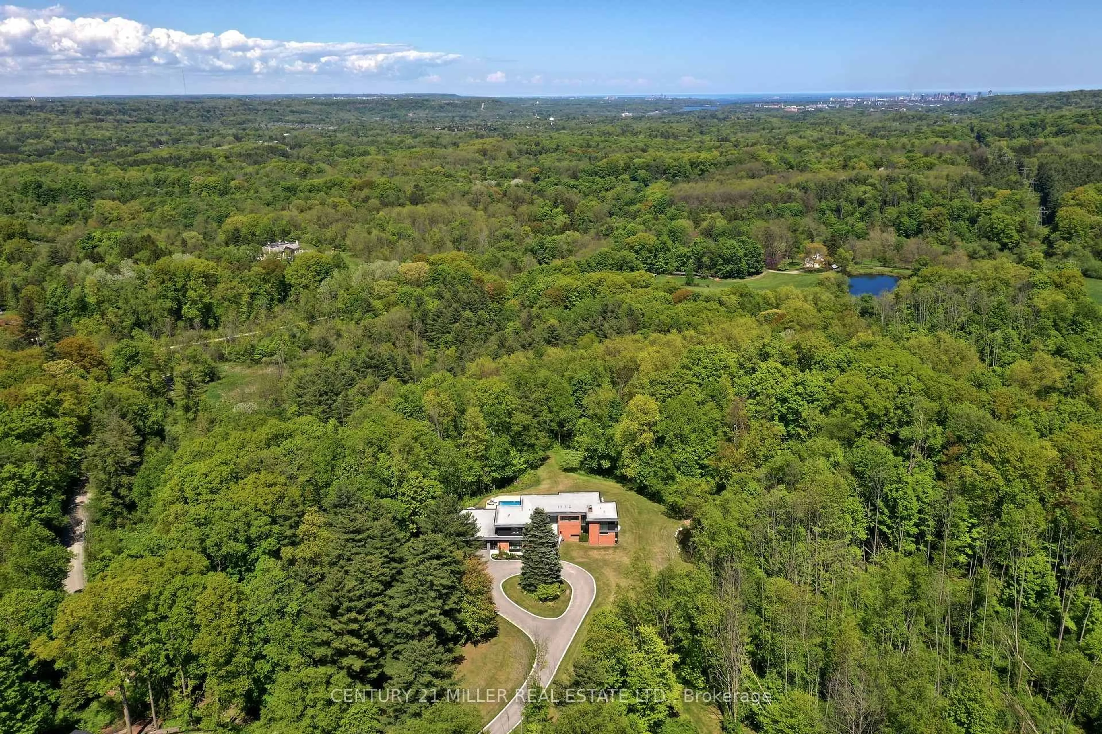 A pic from outside/outdoor area/front of a property/back of a property/a pic from drone, forest/trees view for 140 Gravel Pit Rd, Hamilton Ontario L9H 5E3