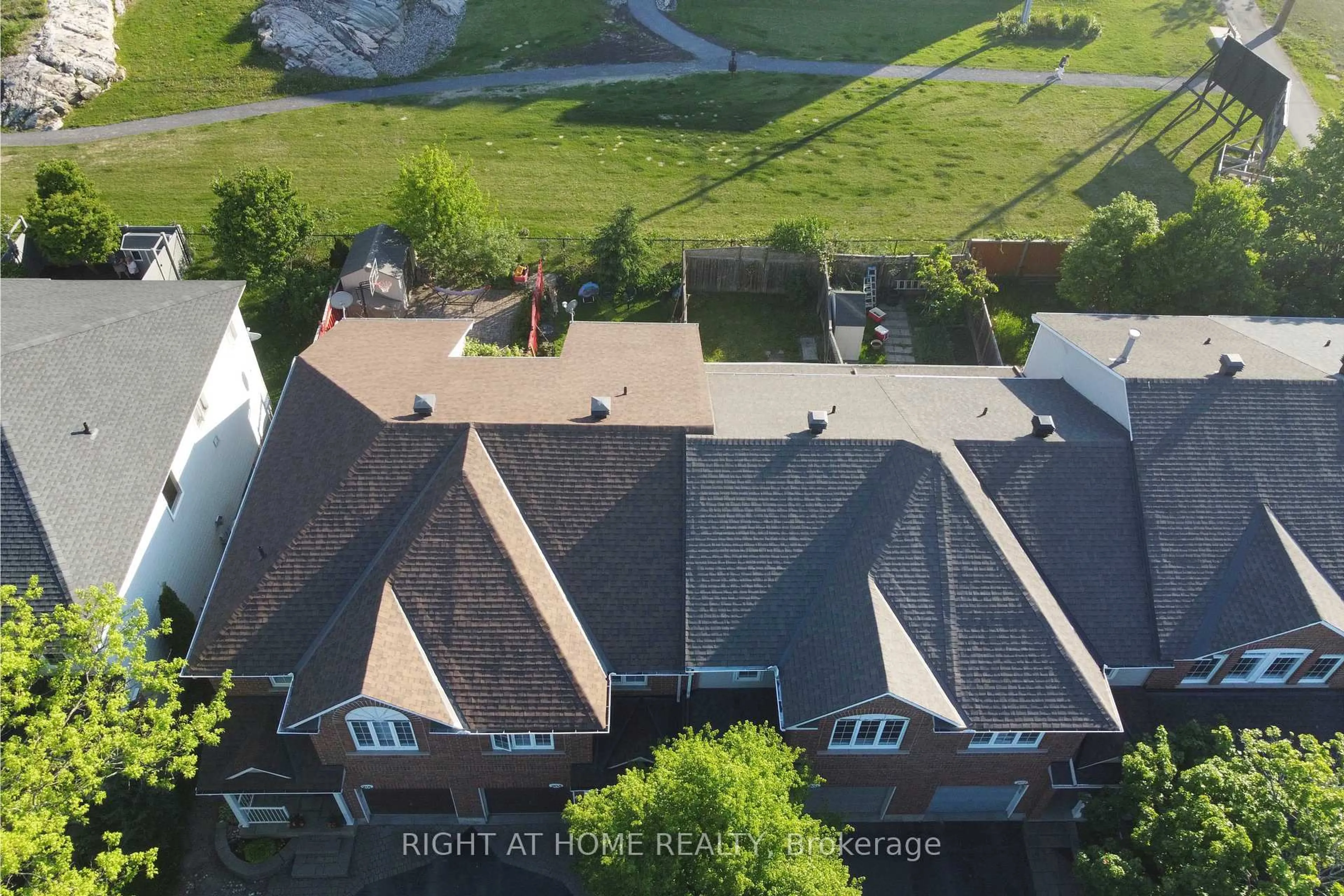 A pic from outside/outdoor area/front of a property/back of a property/a pic from drone, unknown for 205 GRAY Cres, Kanata Ontario K2K 3L8