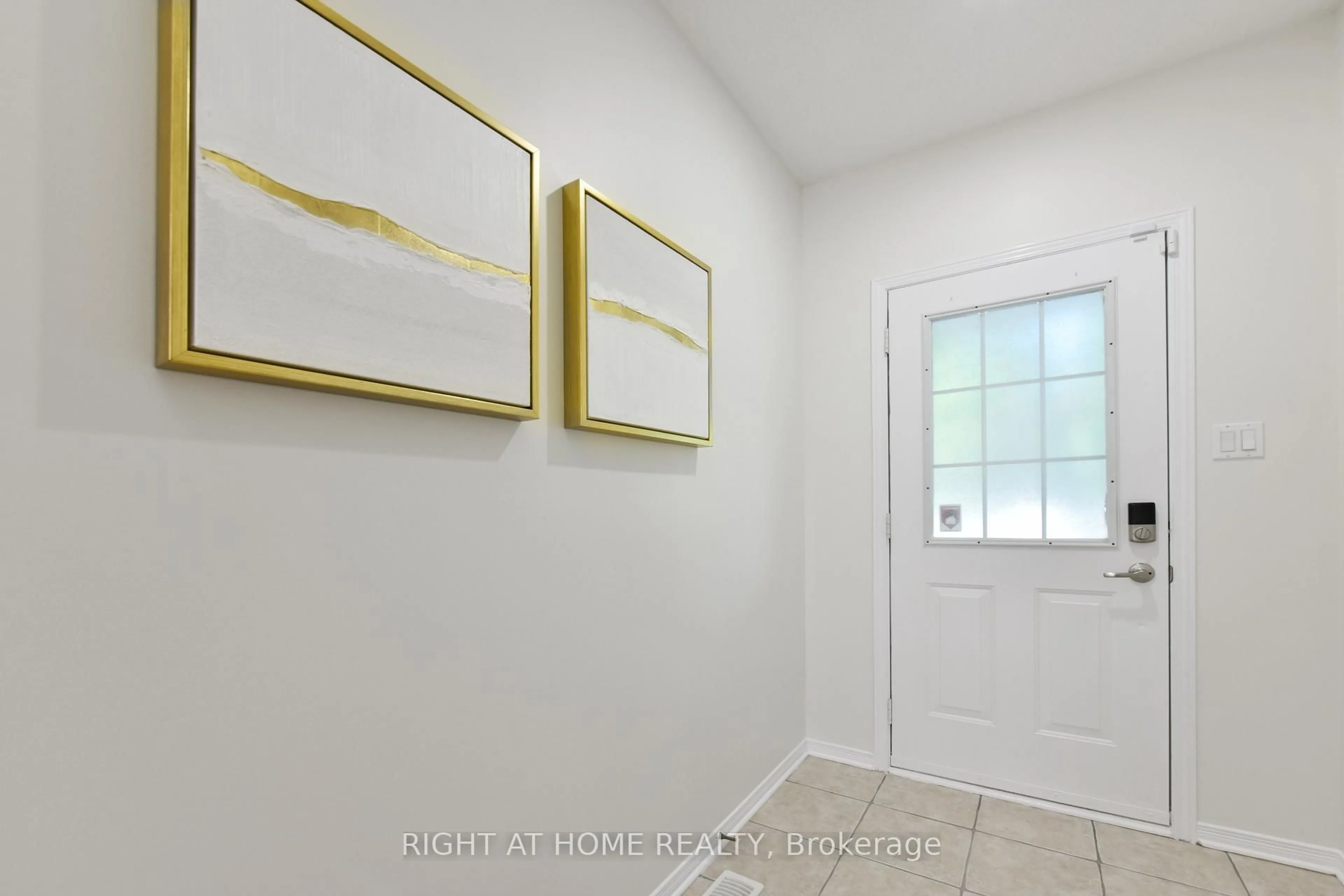 Indoor entryway for 205 GRAY Cres, Kanata Ontario K2K 3L8
