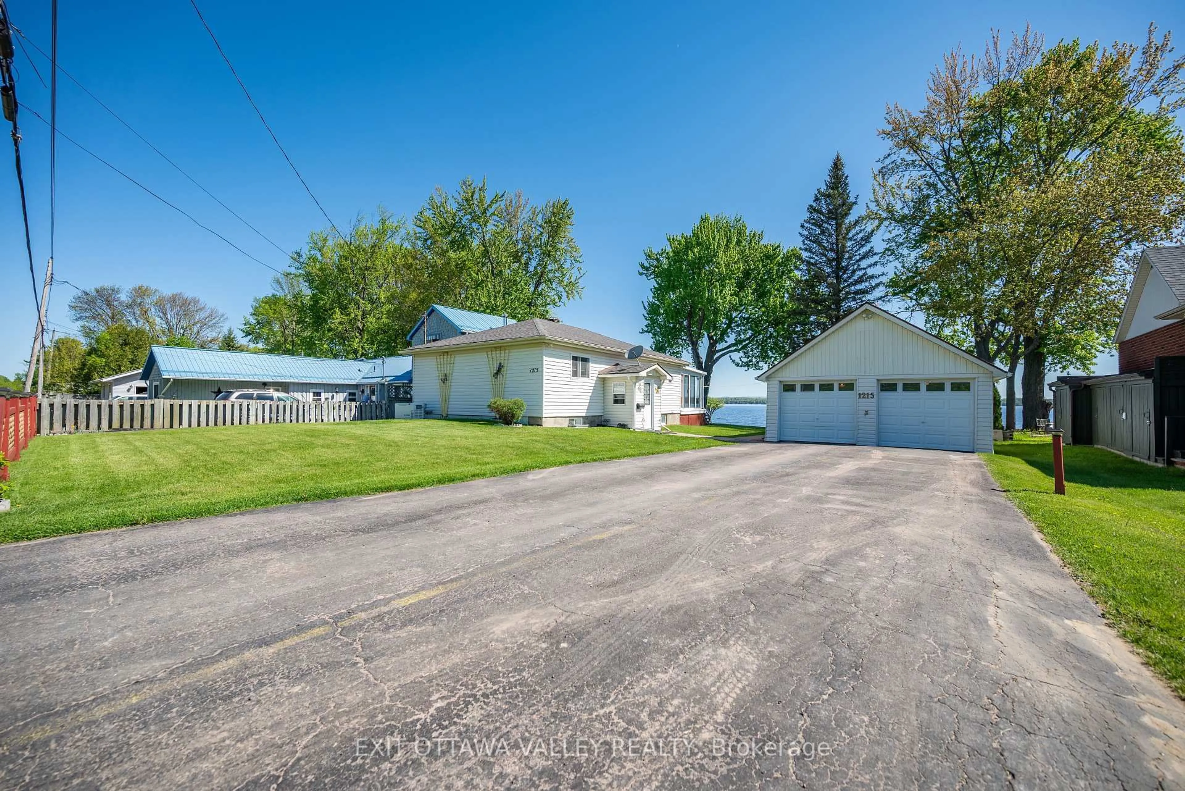A pic from outside/outdoor area/front of a property/back of a property/a pic from drone, street for 1215 Burns Dr, Pembroke Ontario K8A 7M9