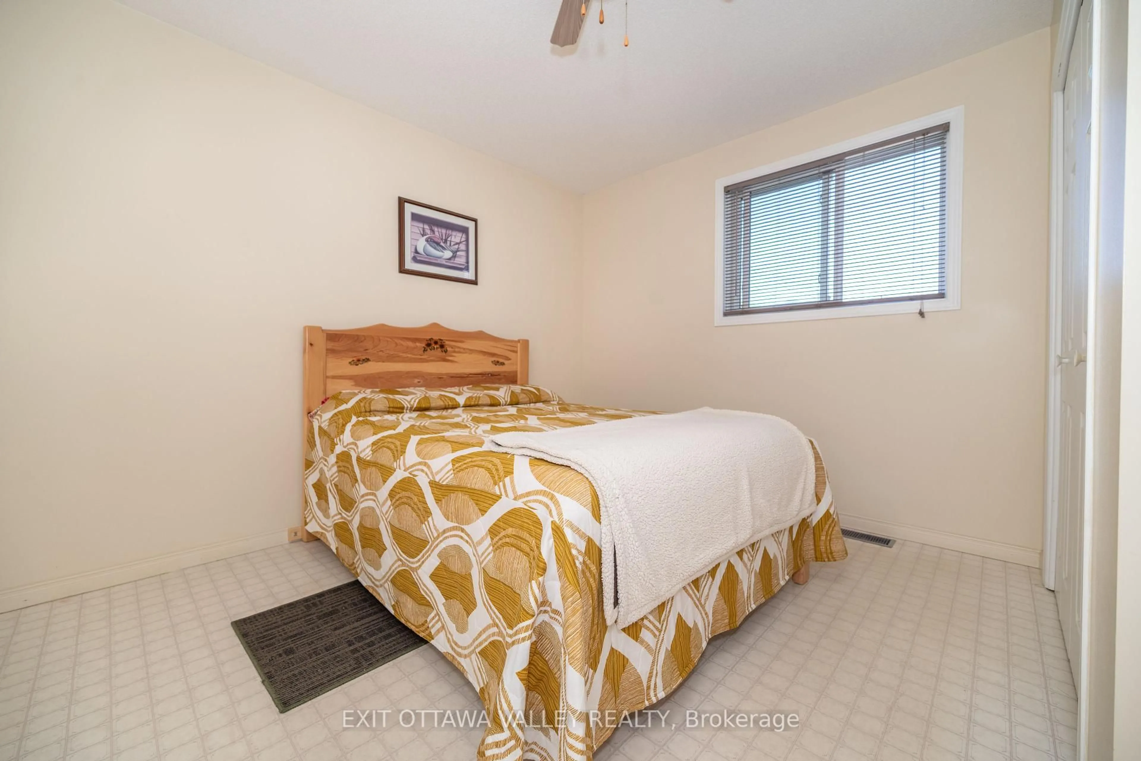 Bedroom with bed, unknown for 1215 Burns Dr, Pembroke Ontario K8A 7M9