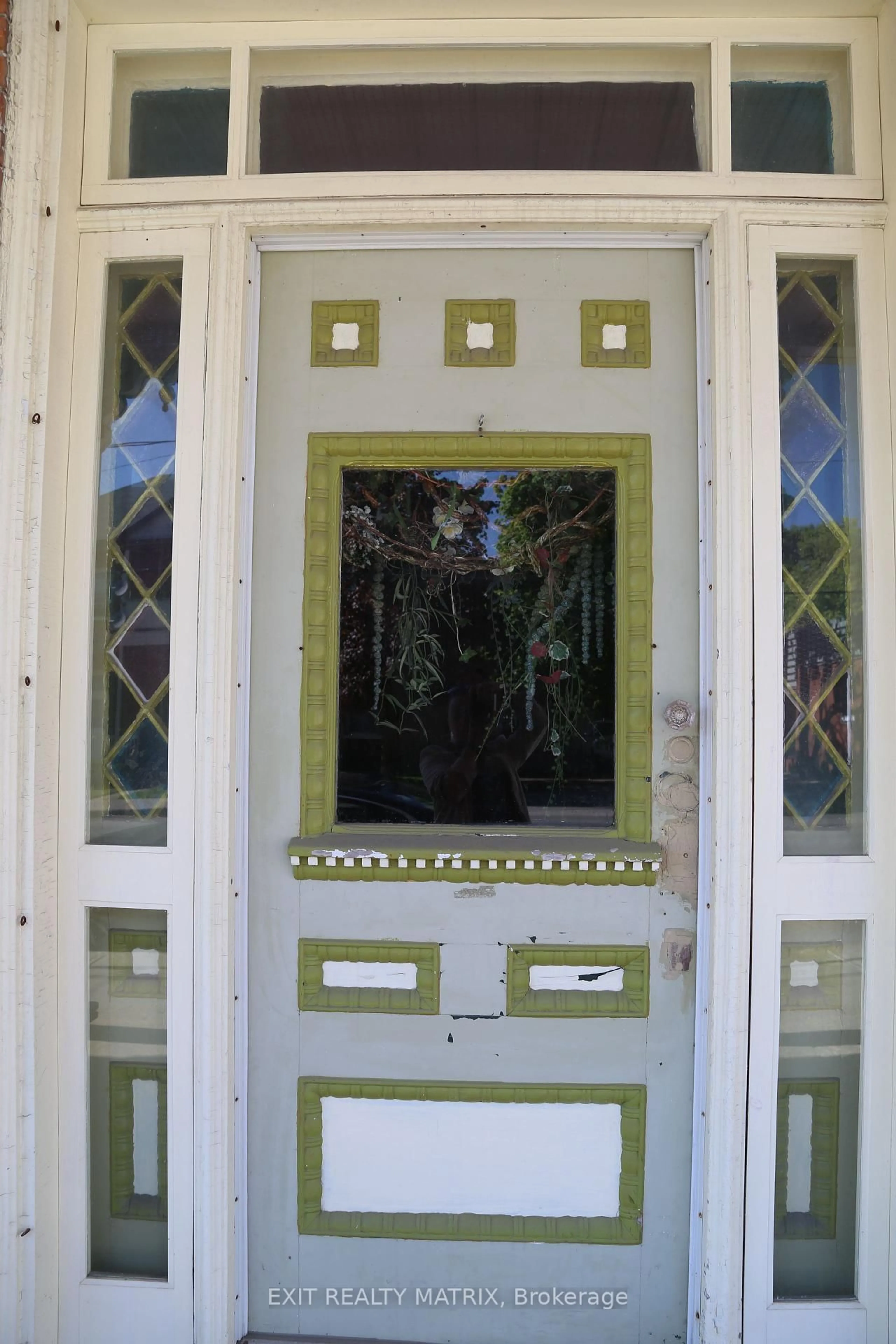 Indoor entryway for 68 Main St, Champlain Ontario K0B 1R0