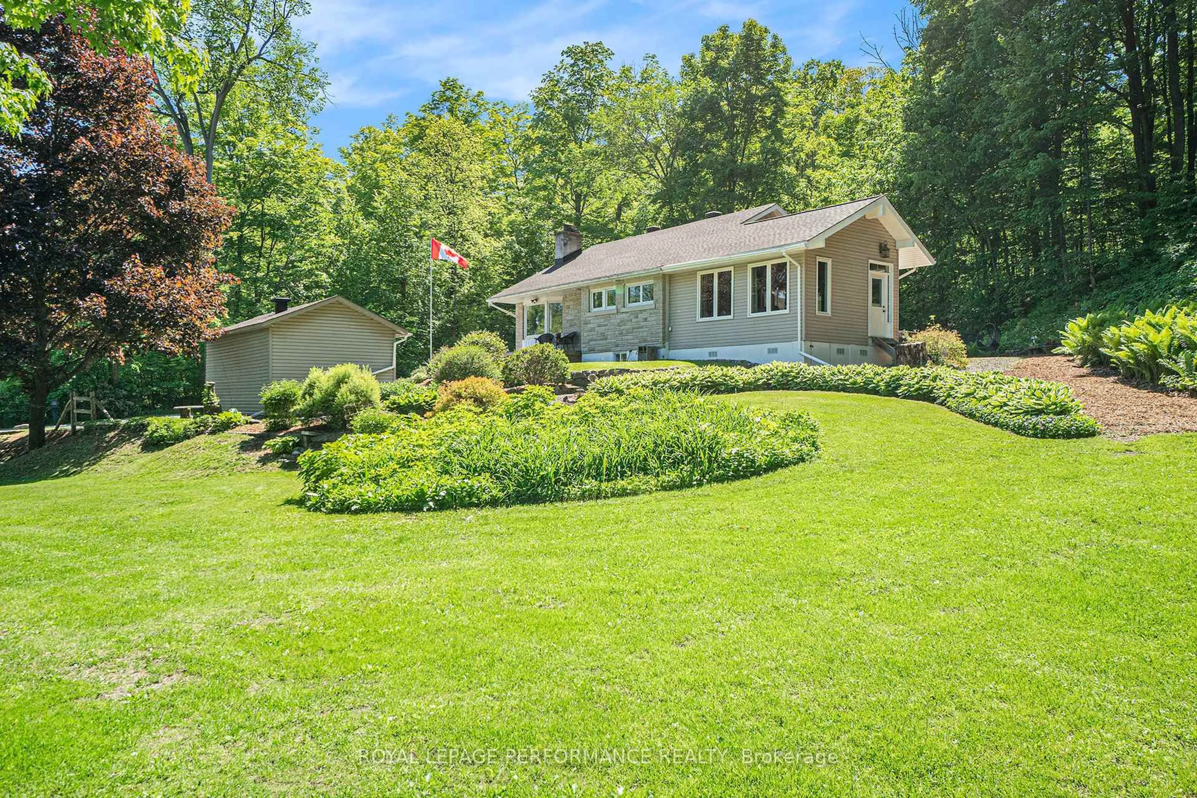 A pic from outside/outdoor area/front of a property/back of a property/a pic from drone, unknown for 1180 Quigley Hill Rd, Cumberland Ontario K4C 1H3