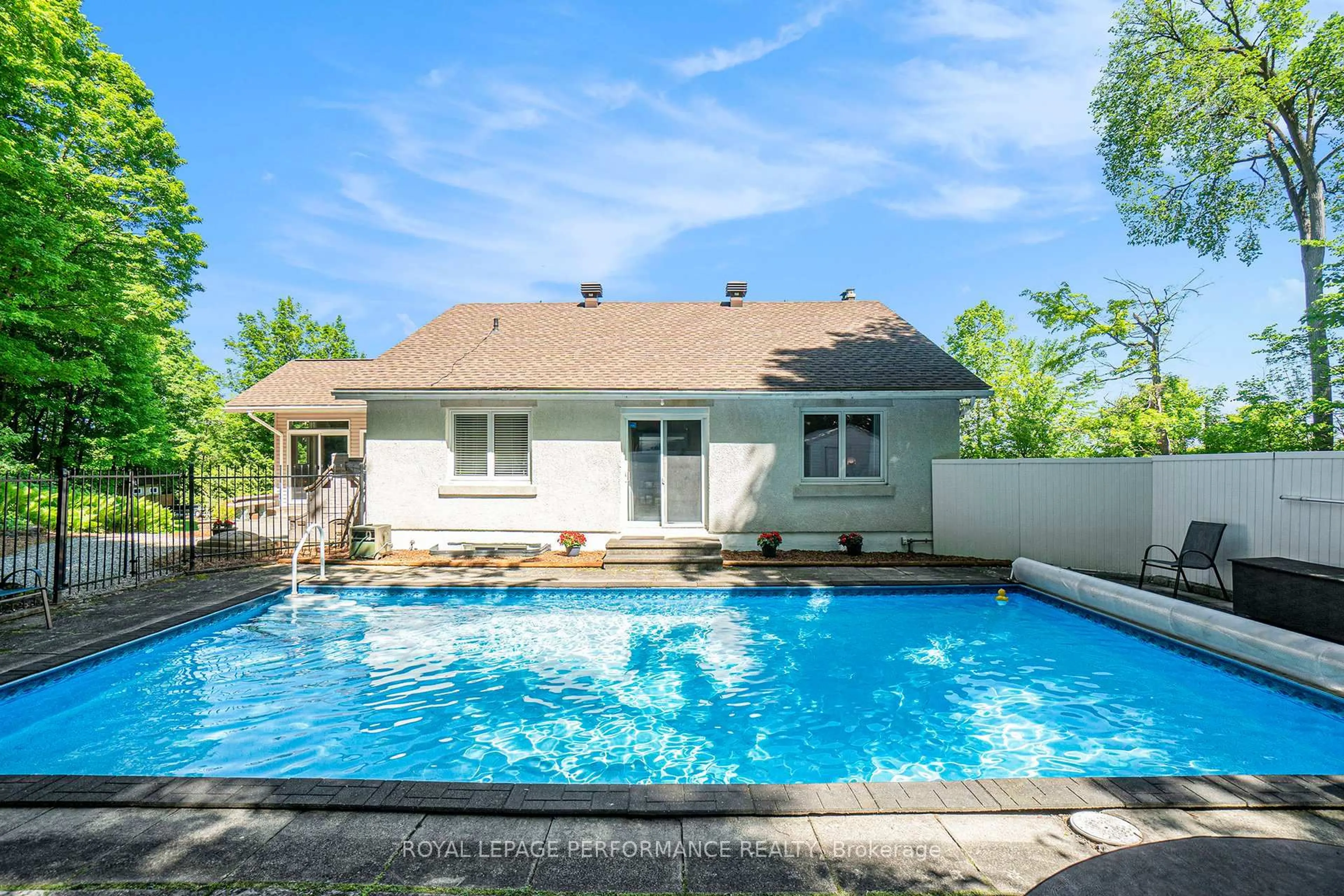 Pool for 1180 Quigley Hill Rd, Cumberland Ontario K4C 1H3