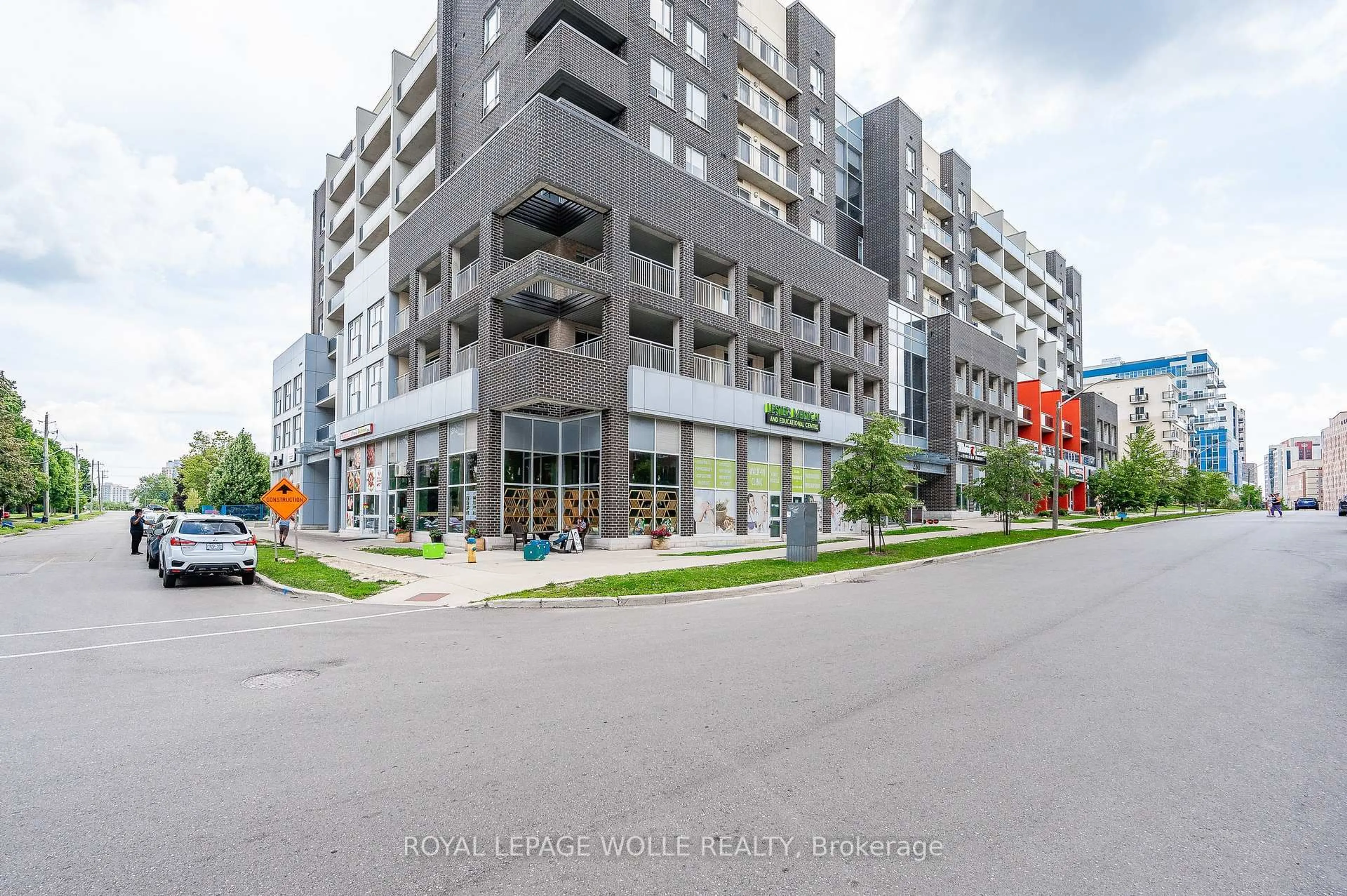 Patio, street for 280 Lester St #221, Waterloo Ontario N2L 0G2
