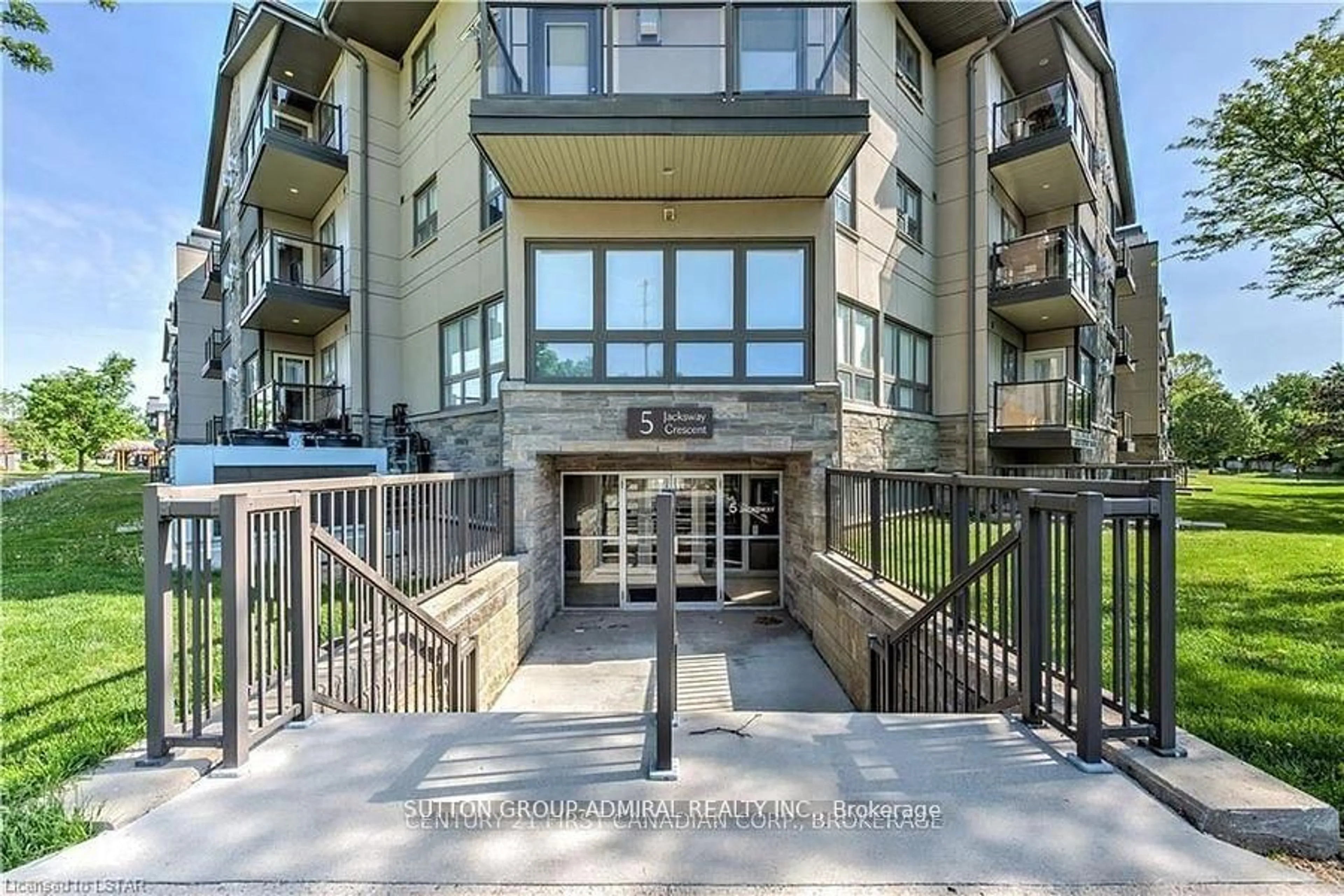 Indoor foyer for 5 Jacksway Cres #108, London North Ontario N5X 3T6