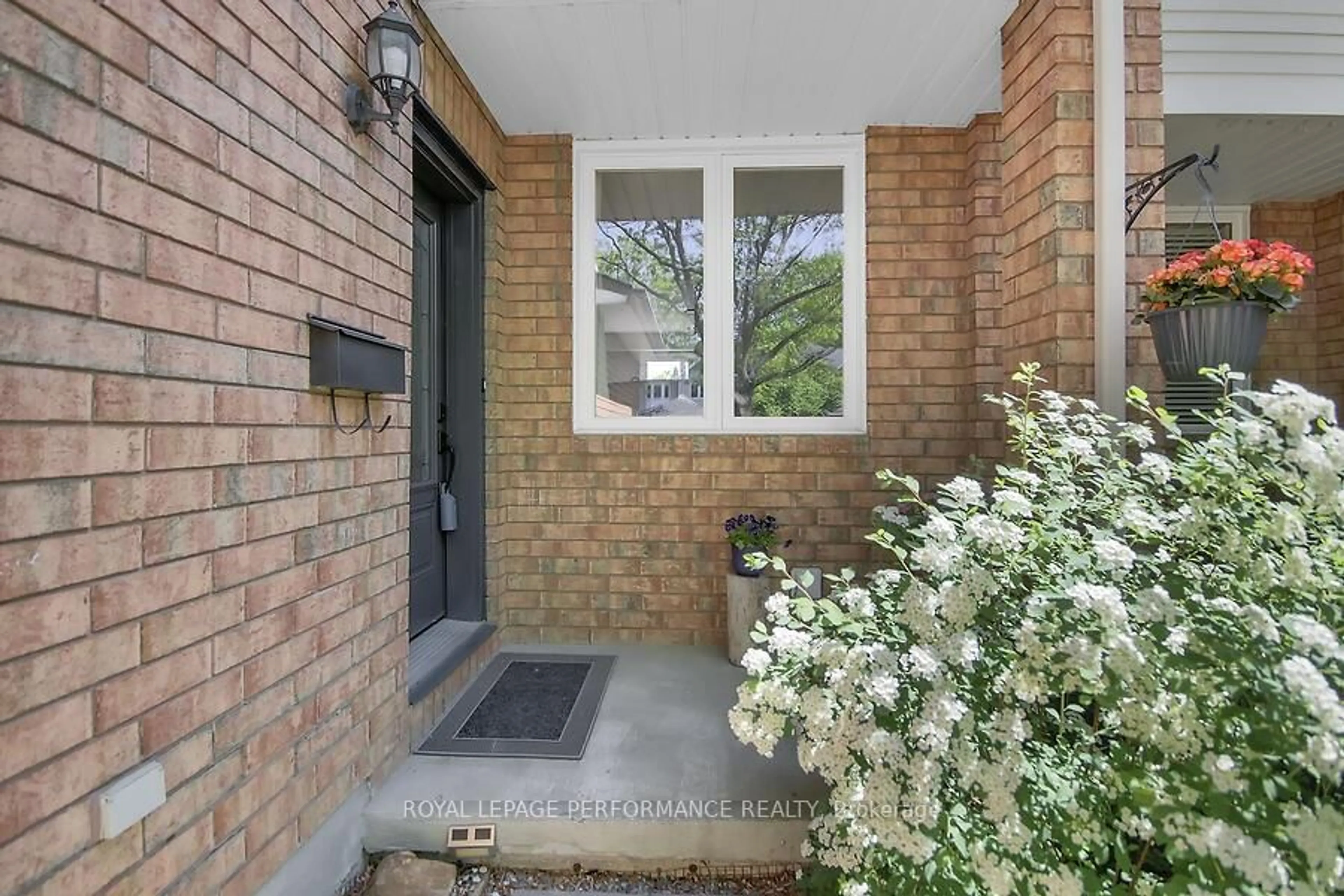 Indoor entryway for 427 Lawler Cres, Ottawa Ontario K4A 3Y3