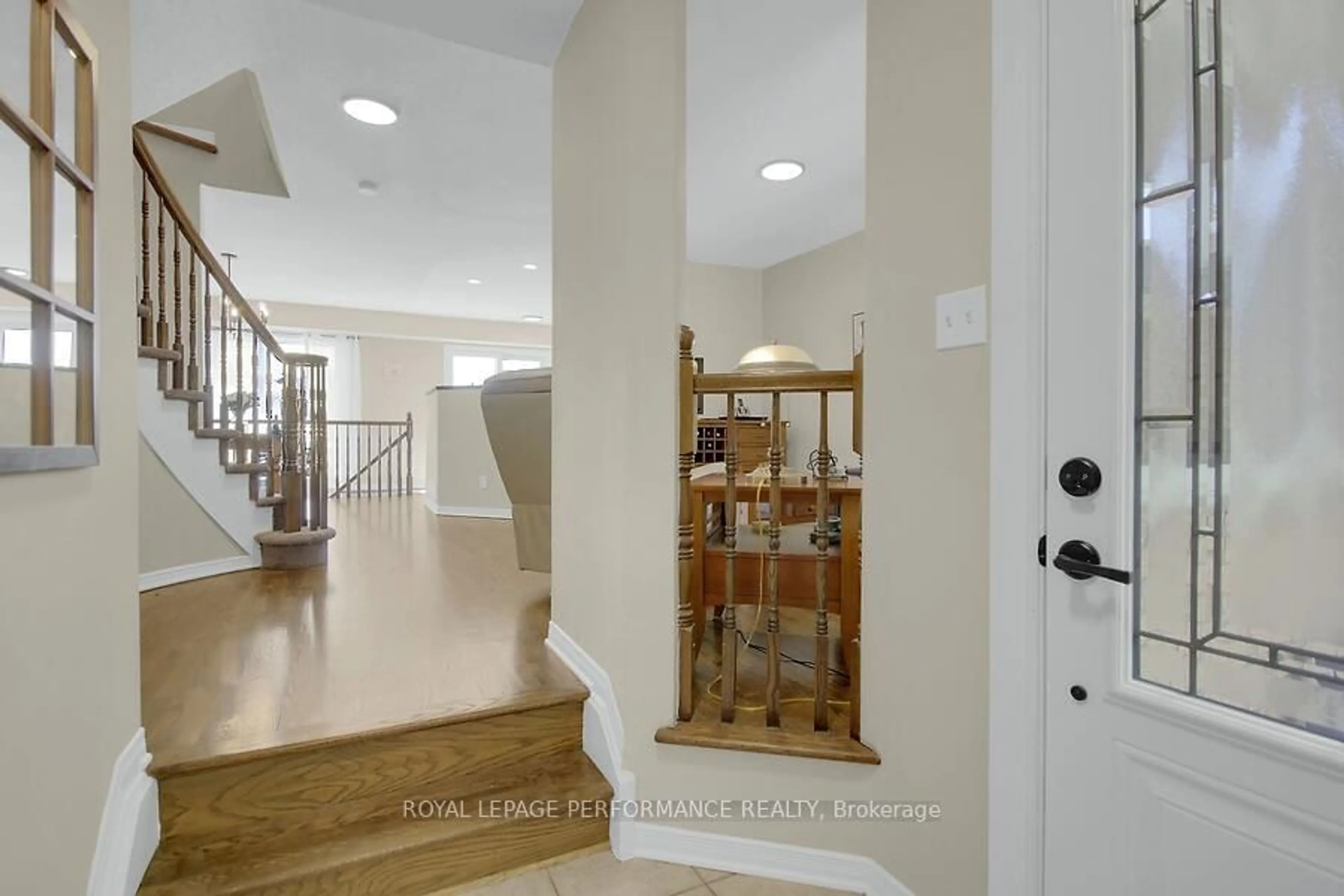 Indoor entryway for 427 Lawler Cres, Ottawa Ontario K4A 3Y3