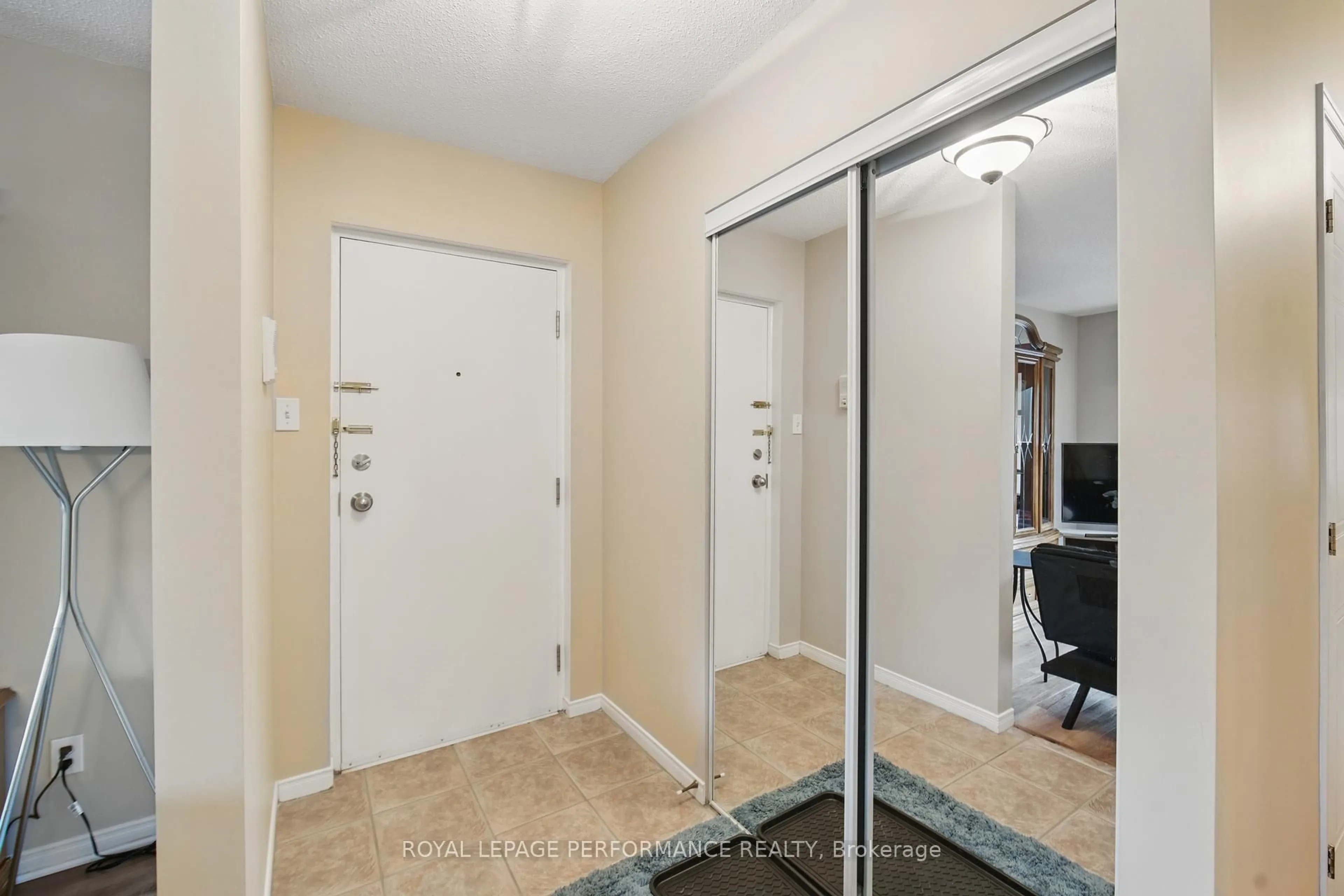 Indoor entryway for 661 Spence Ave #4, Hawkesbury Ontario K6A 3S2