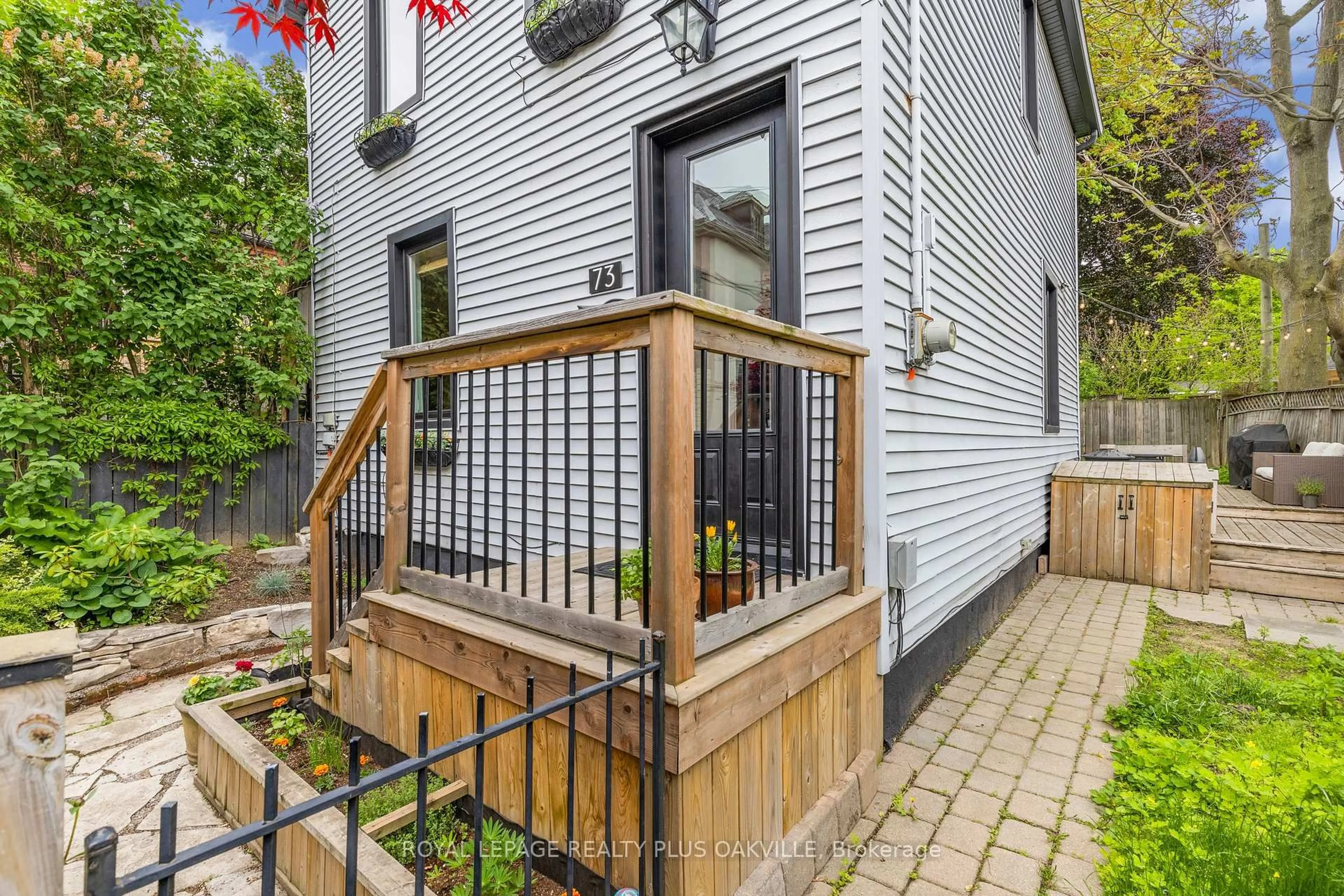Unknown for 73 Pearl St, Hamilton Ontario L8R 2Z1