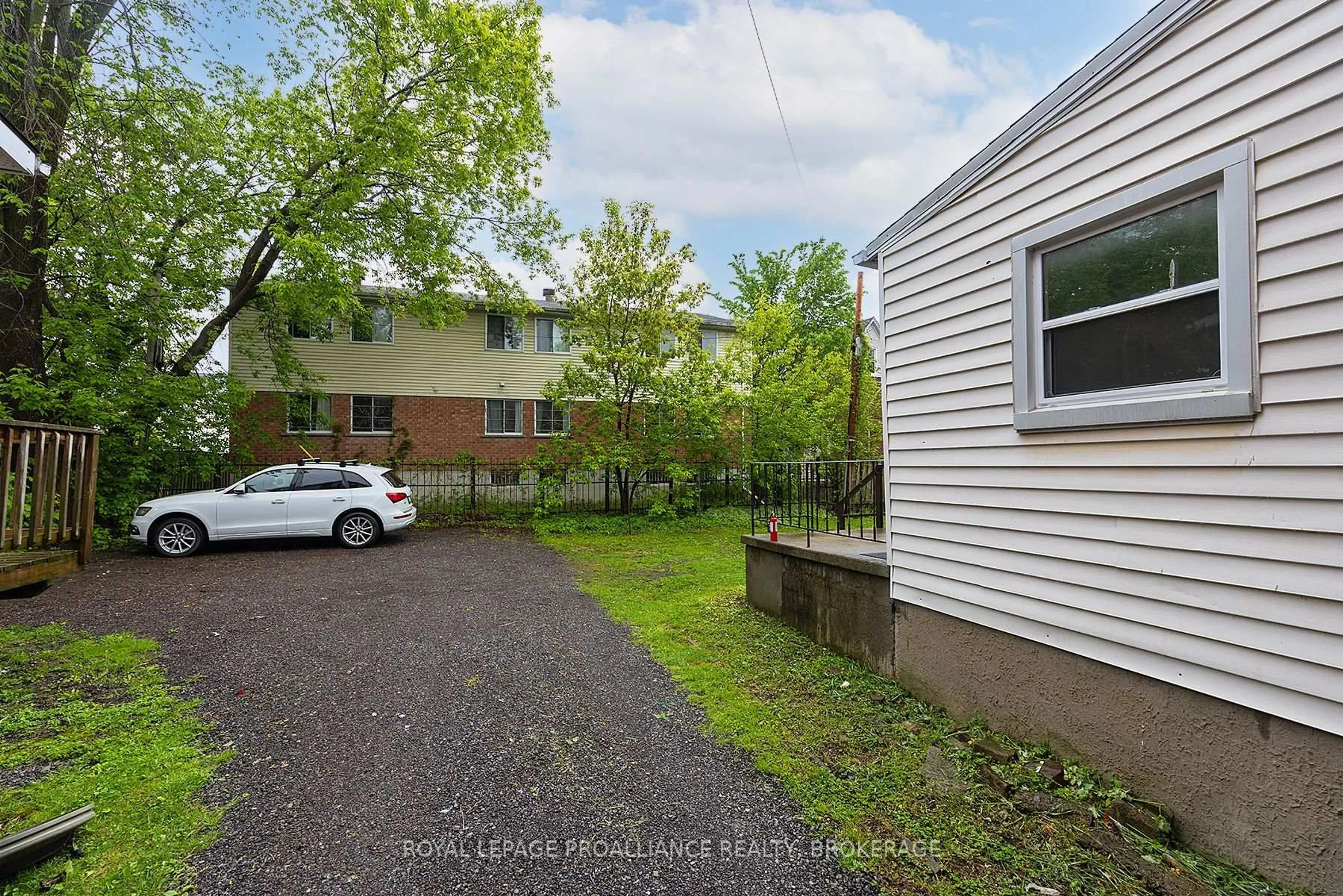 A pic from outside/outdoor area/front of a property/back of a property/a pic from drone, street for 258 William St, Kingston Ontario K7L 2E4