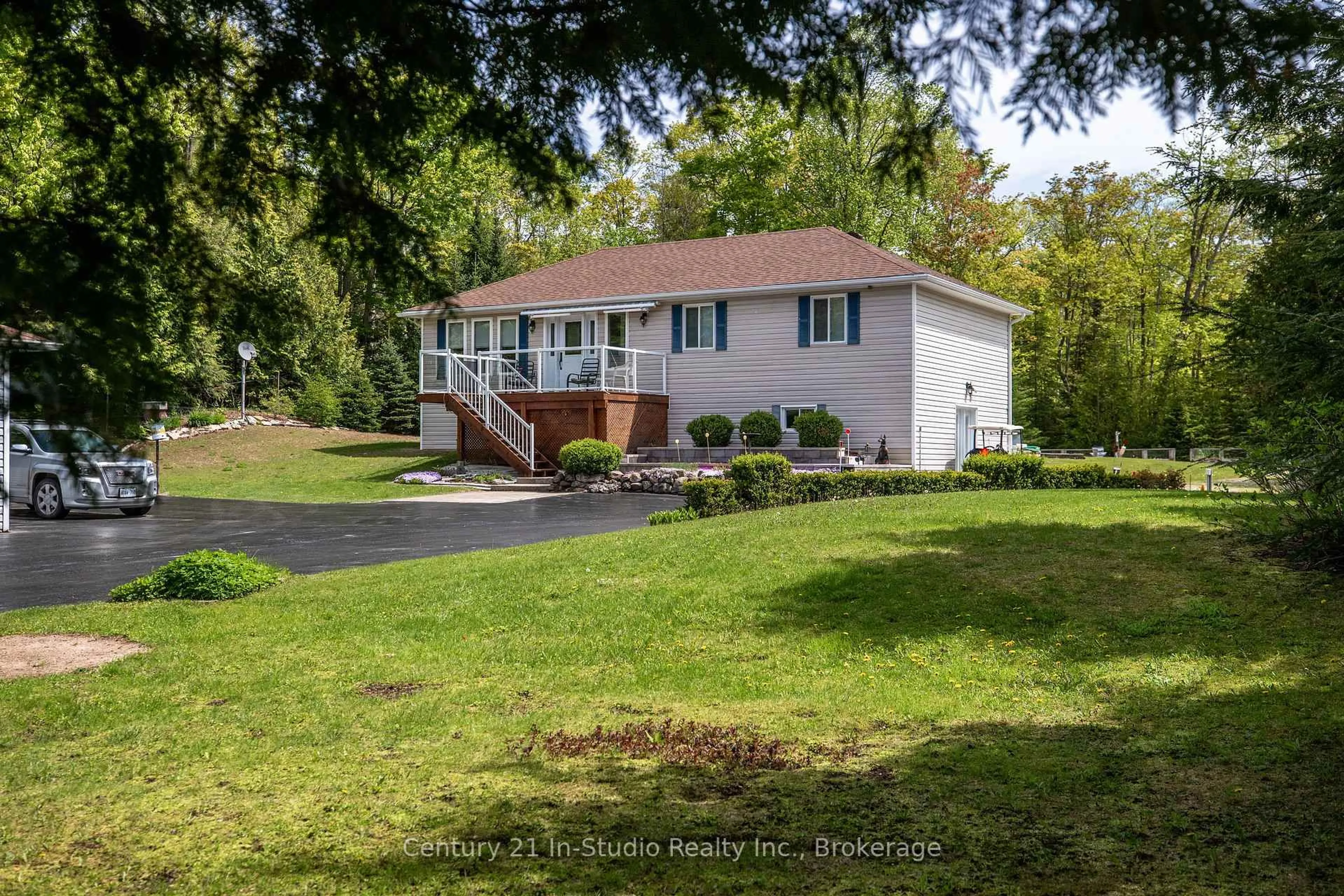 A pic from outside/outdoor area/front of a property/back of a property/a pic from drone, water/lake/river/ocean view for 31 Hemlock Rd, South Bruce Peninsula Ontario N0H 2T0