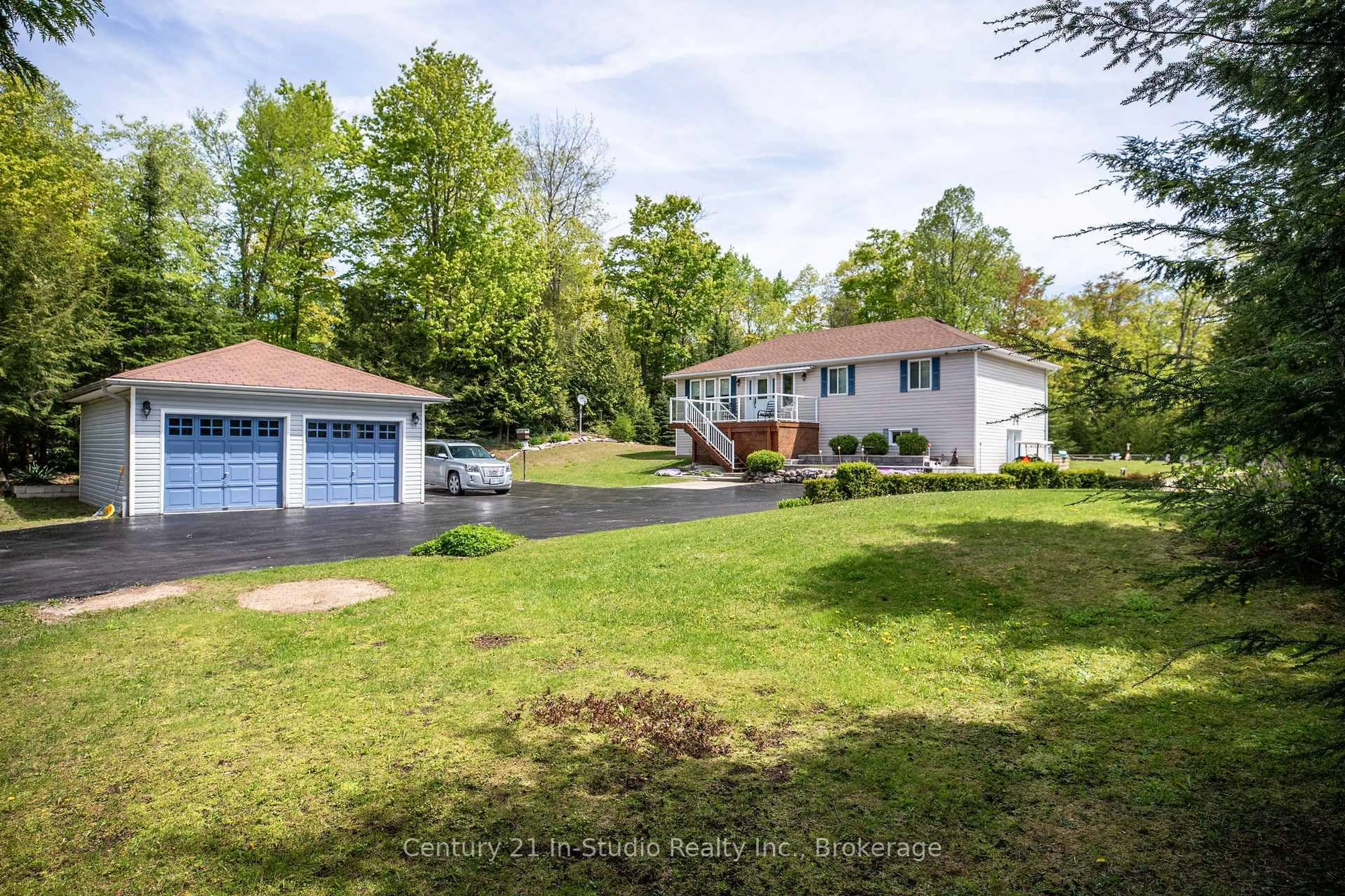 A pic from outside/outdoor area/front of a property/back of a property/a pic from drone, unknown for 31 Hemlock Rd, South Bruce Peninsula Ontario N0H 2T0