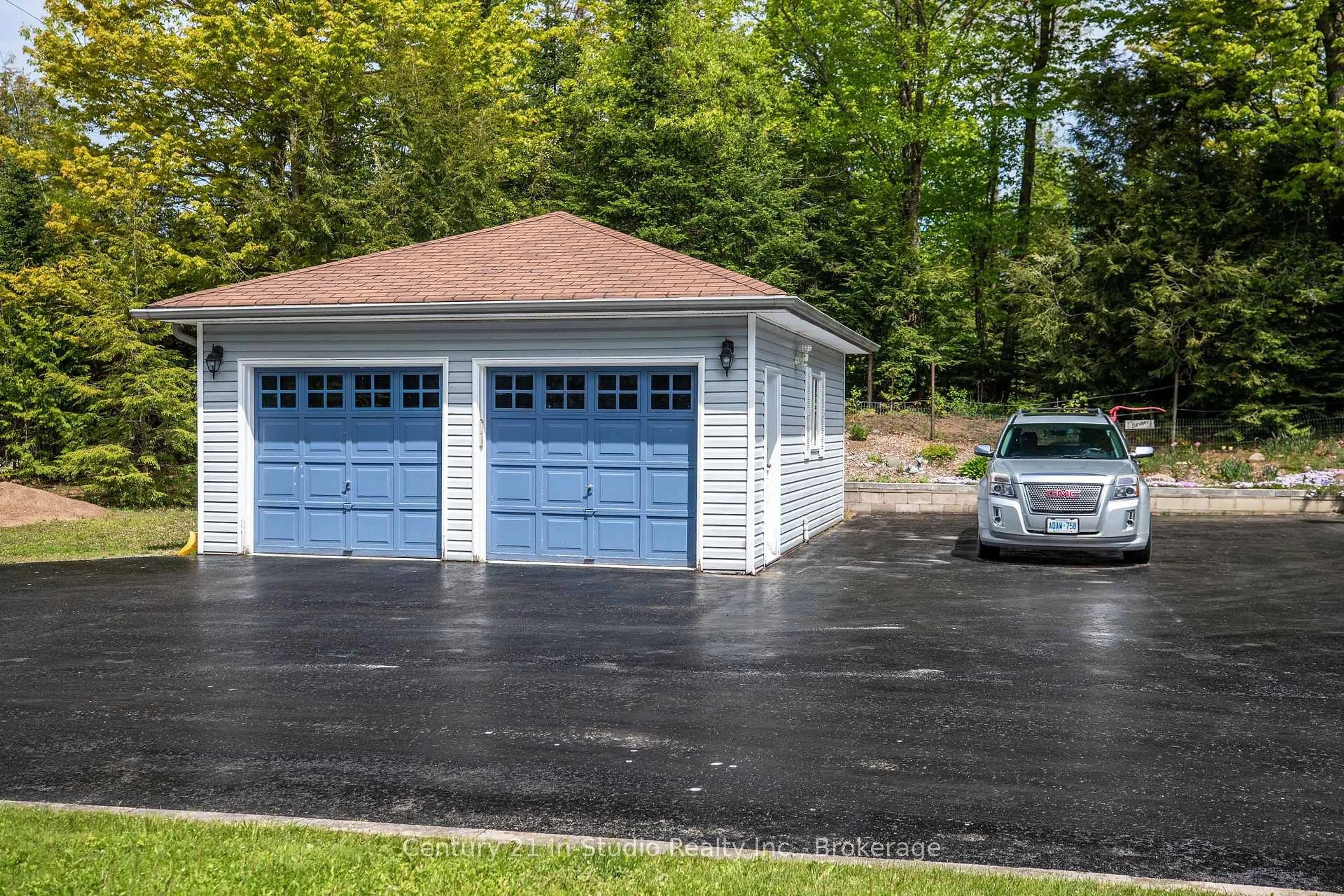 Indoor garage for 31 Hemlock Rd, South Bruce Peninsula Ontario N0H 2T0