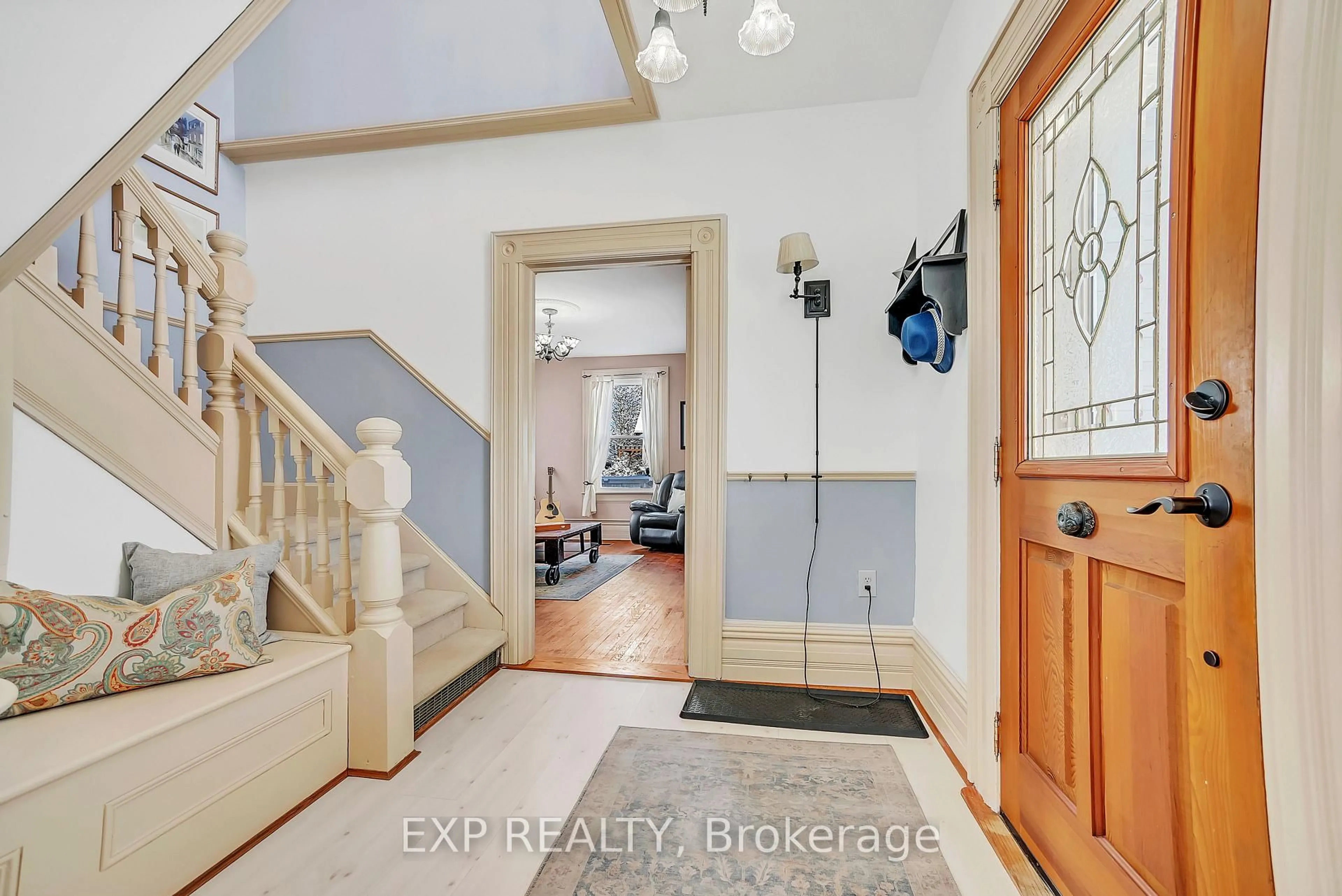 Indoor entryway for 489 Ashley St, Quinte West Ontario K0K 2B0