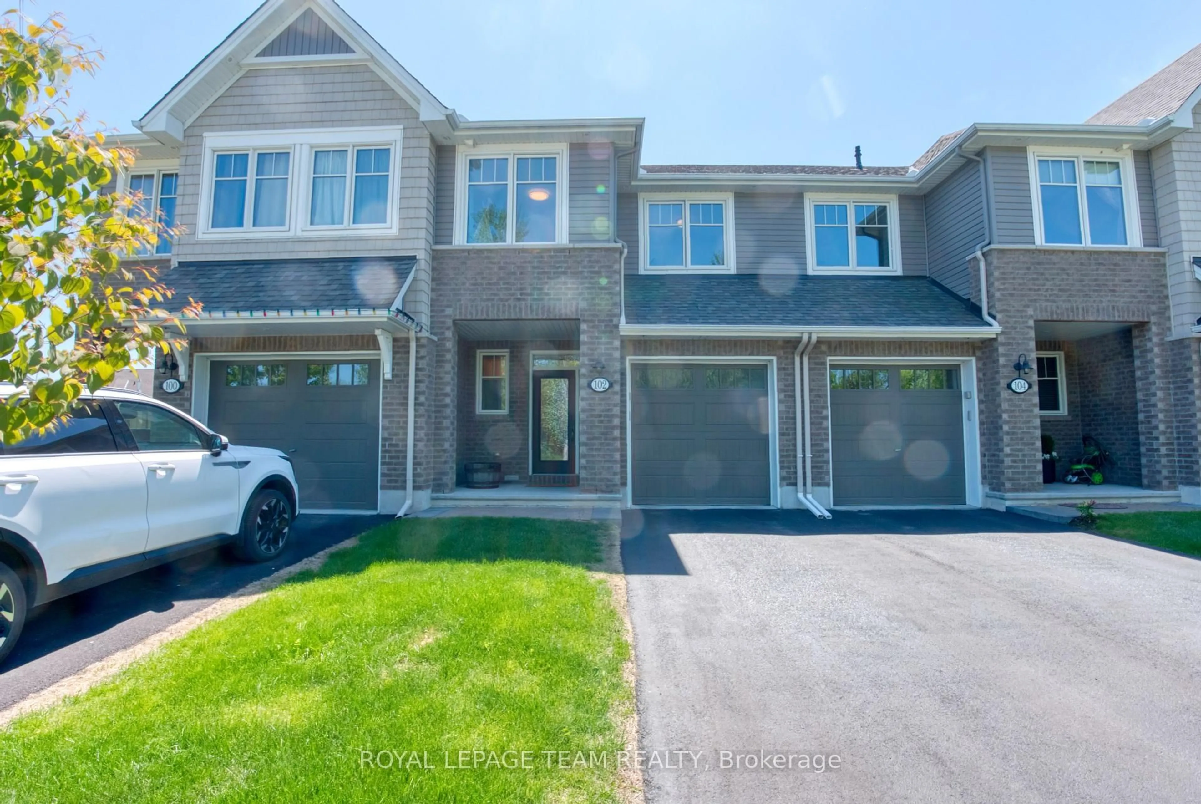 A pic from outside/outdoor area/front of a property/back of a property/a pic from drone, street for 102 Helen Rapp Way, Ottawa Ontario K1T 0N4