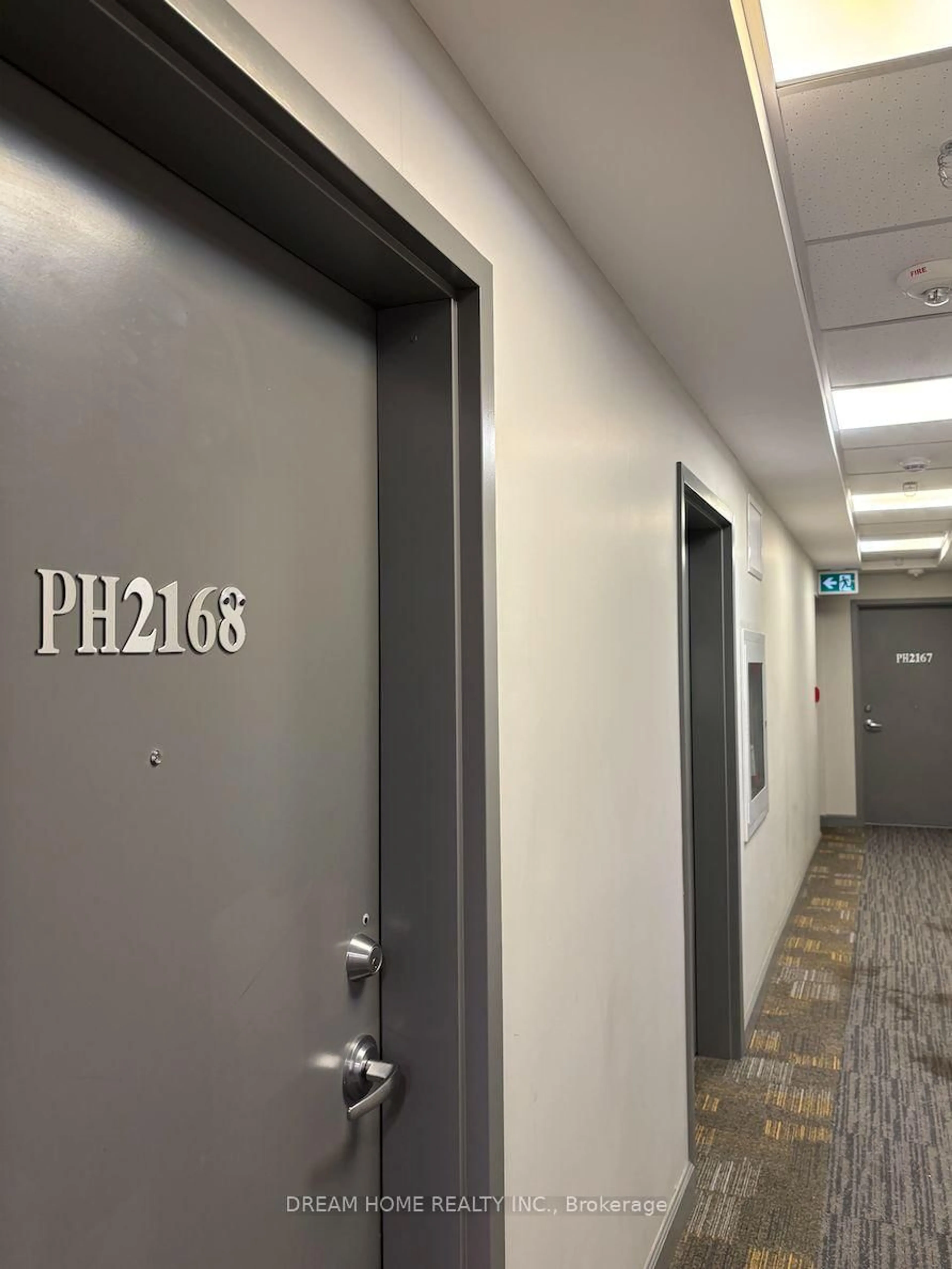 Indoor foyer for 258B Sunview St #2168, Waterloo Ontario N2L 3V9