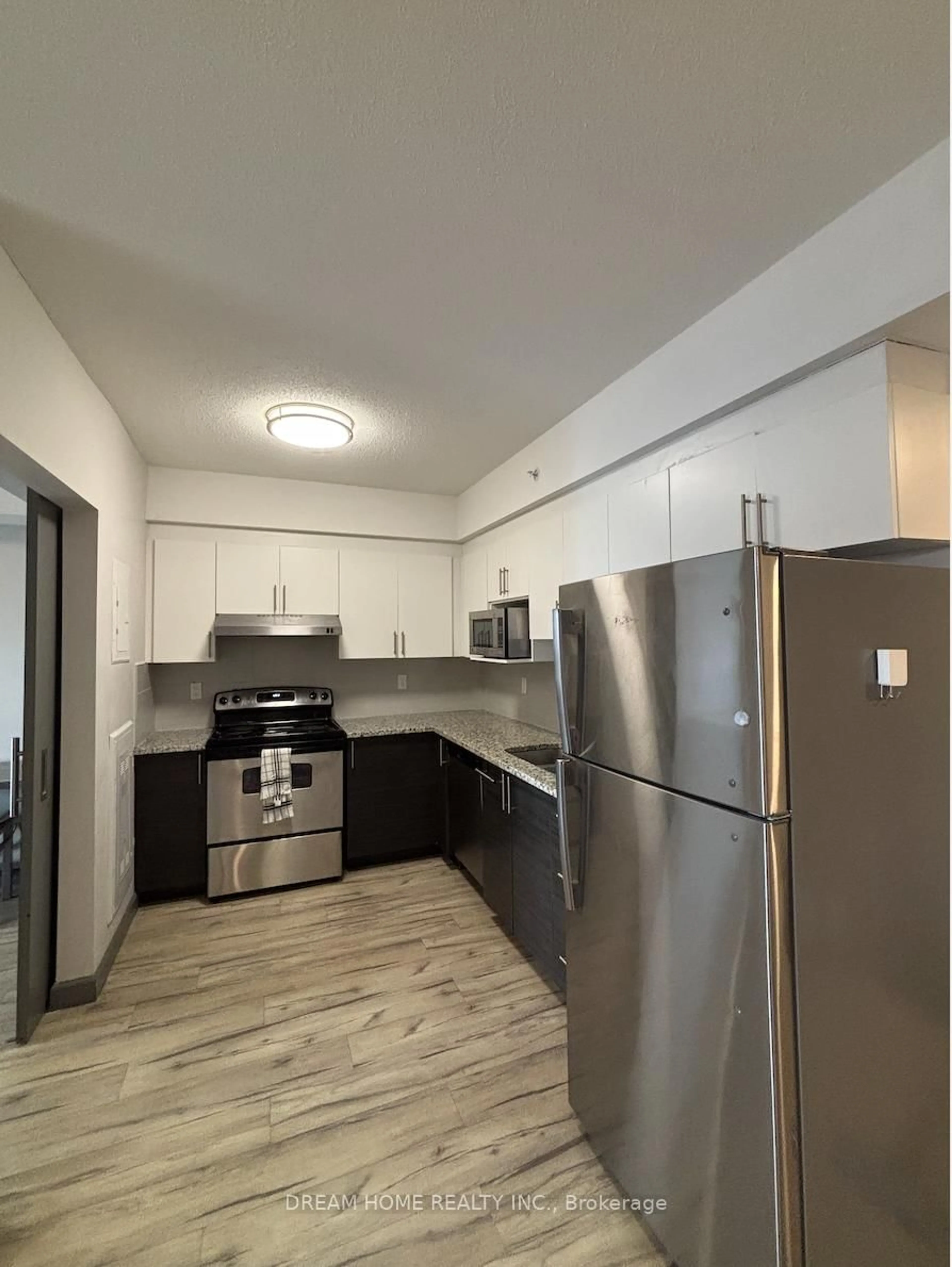 Standard kitchen, unknown for 258B Sunview St #2168, Waterloo Ontario N2L 3V9