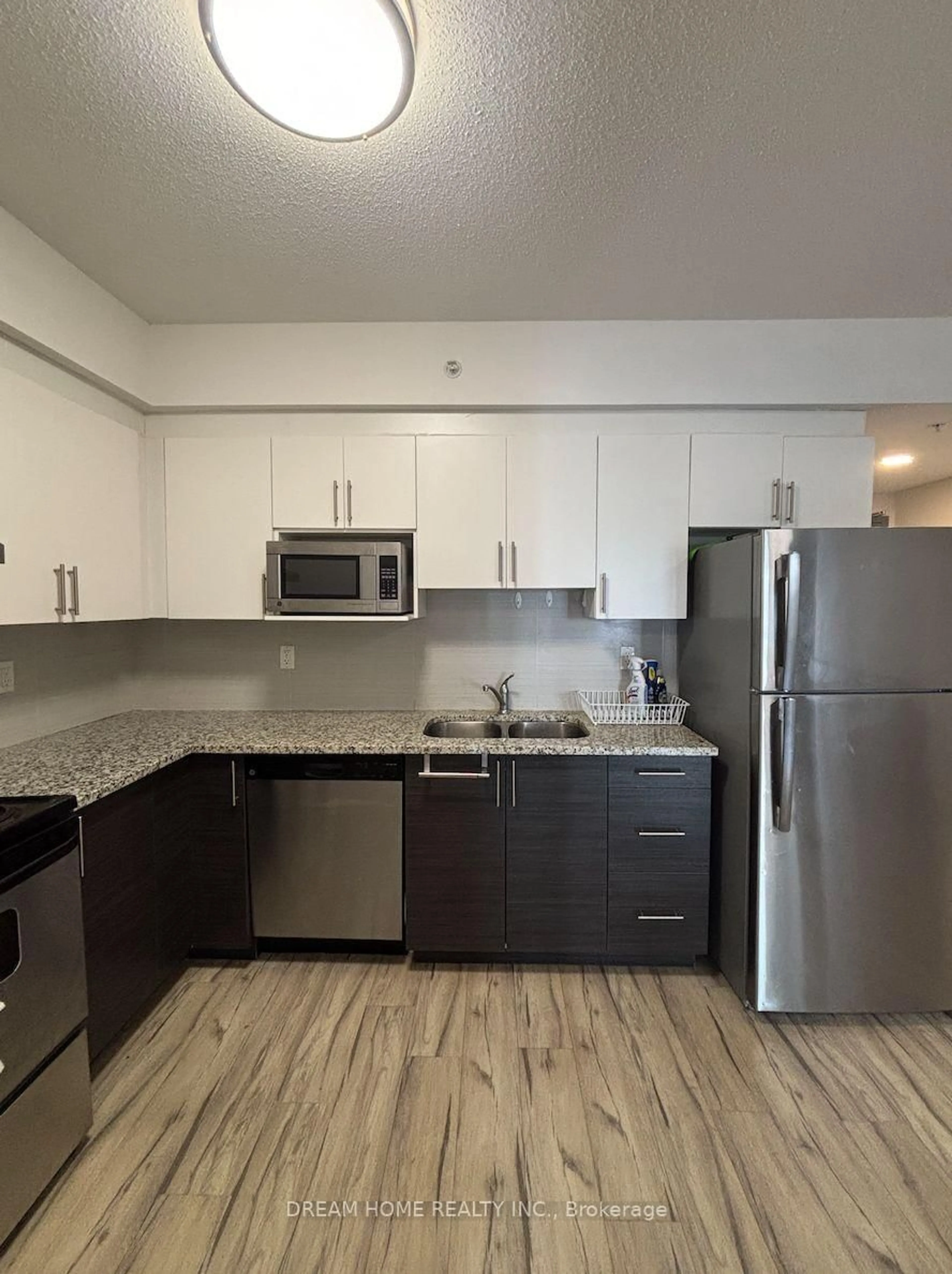 Standard kitchen, unknown for 258B Sunview St #2168, Waterloo Ontario N2L 3V9