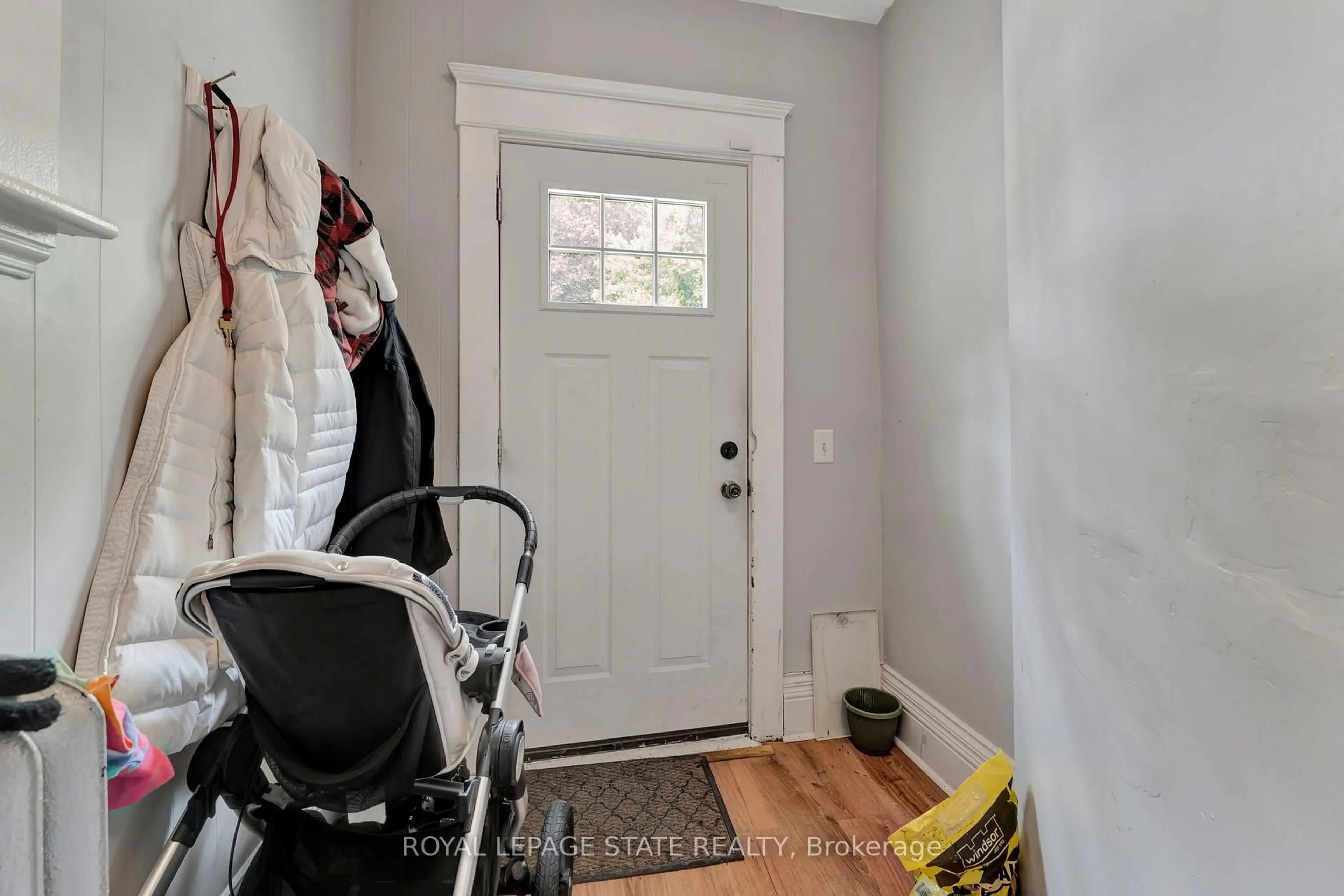 Indoor entryway for 237 Marlborough St, Brantford Ontario N3S 4T4