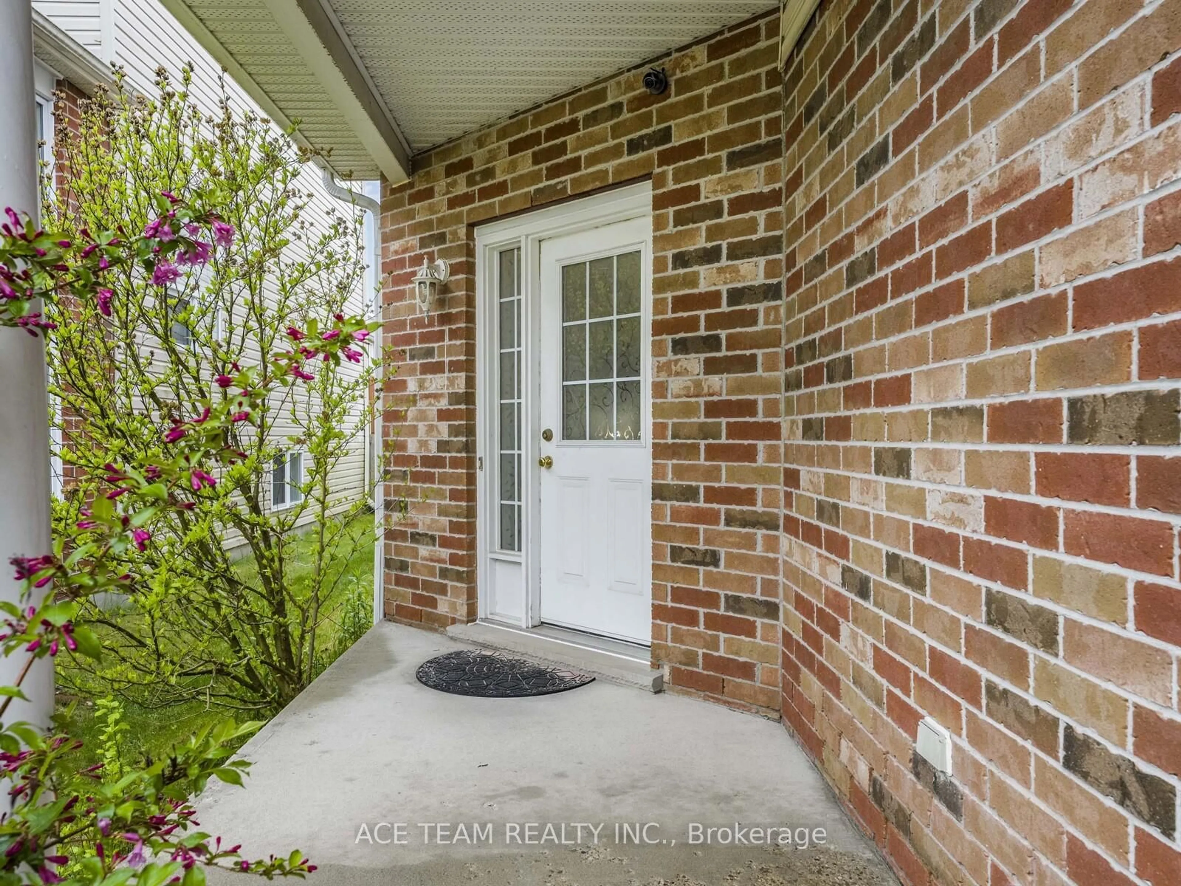 Indoor entryway for 44 Lardner St, Cambridge Ontario N3C 4L2