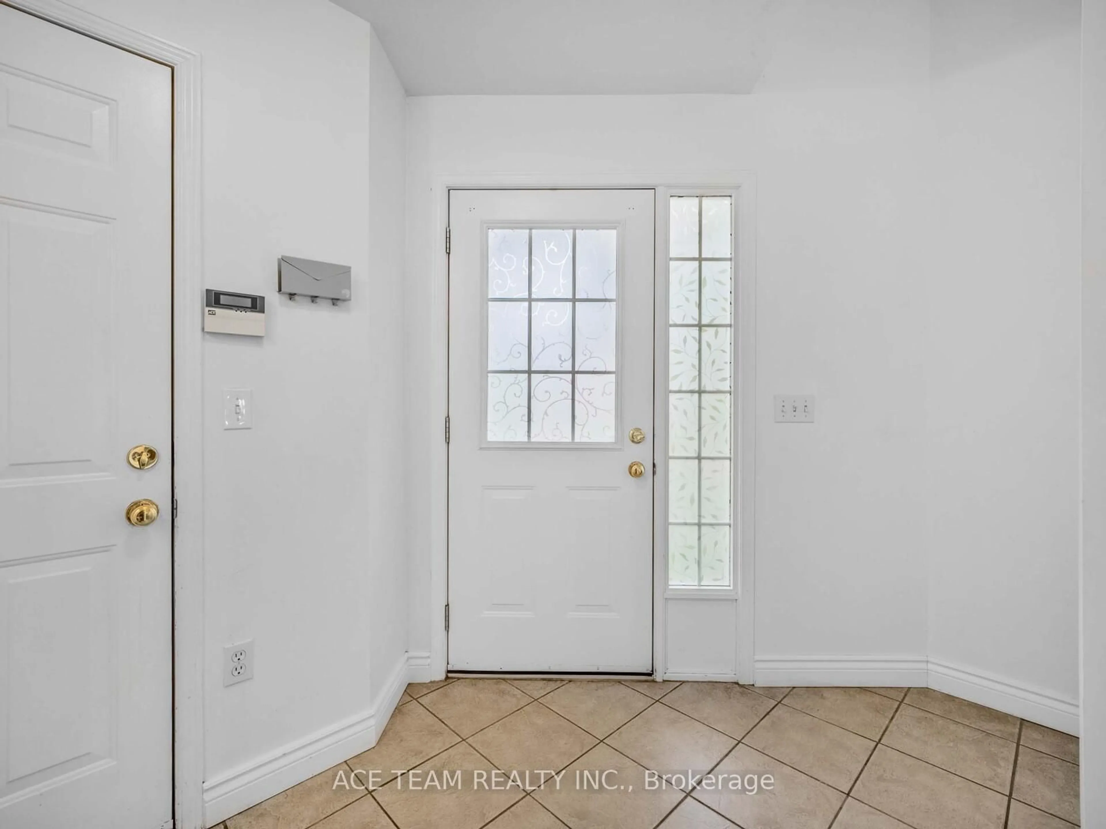 Indoor entryway for 44 Lardner St, Cambridge Ontario N3C 4L2