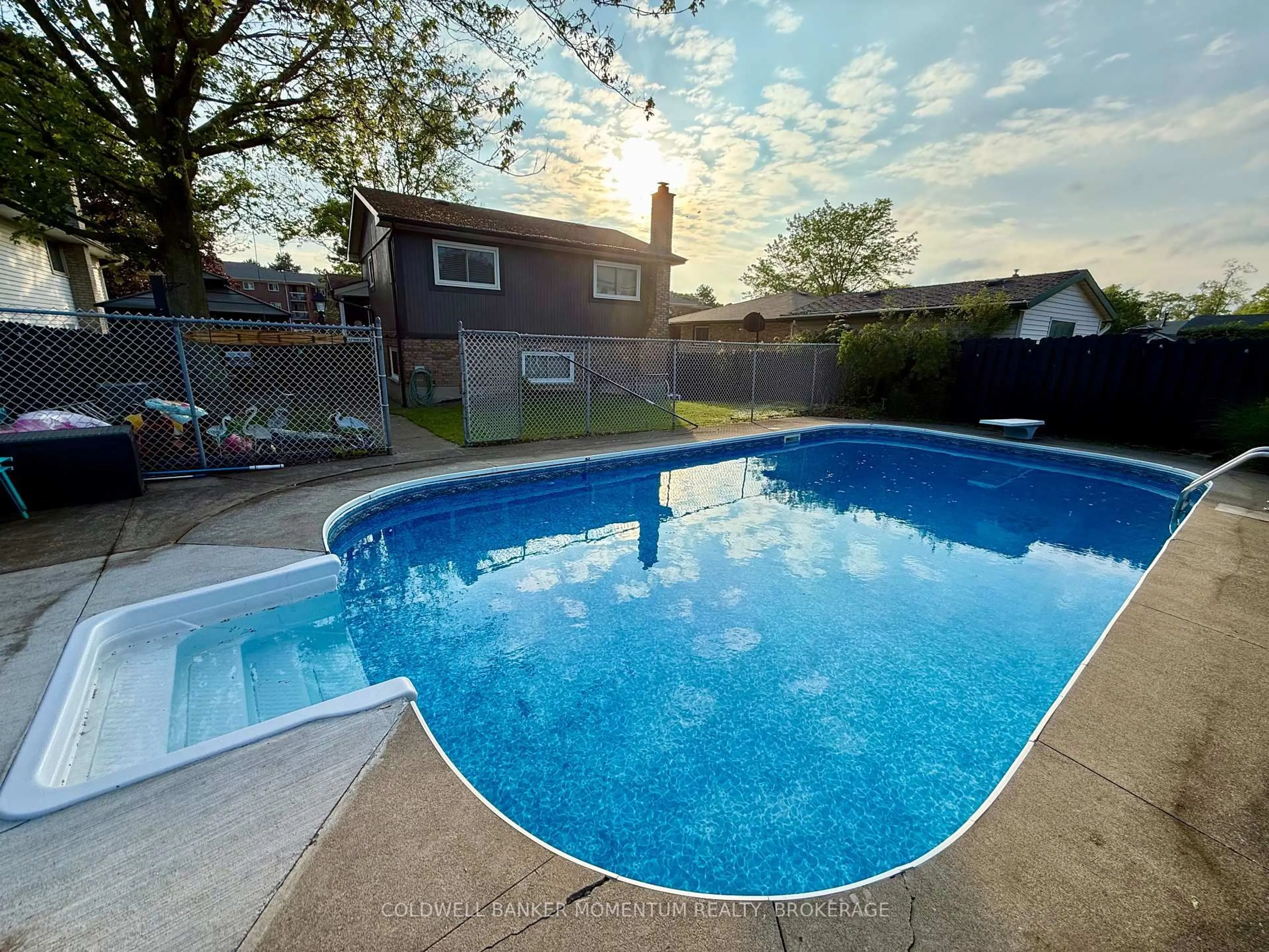 Pool for 101 Woodrow St, St. Catharines Ontario L2P 3S2