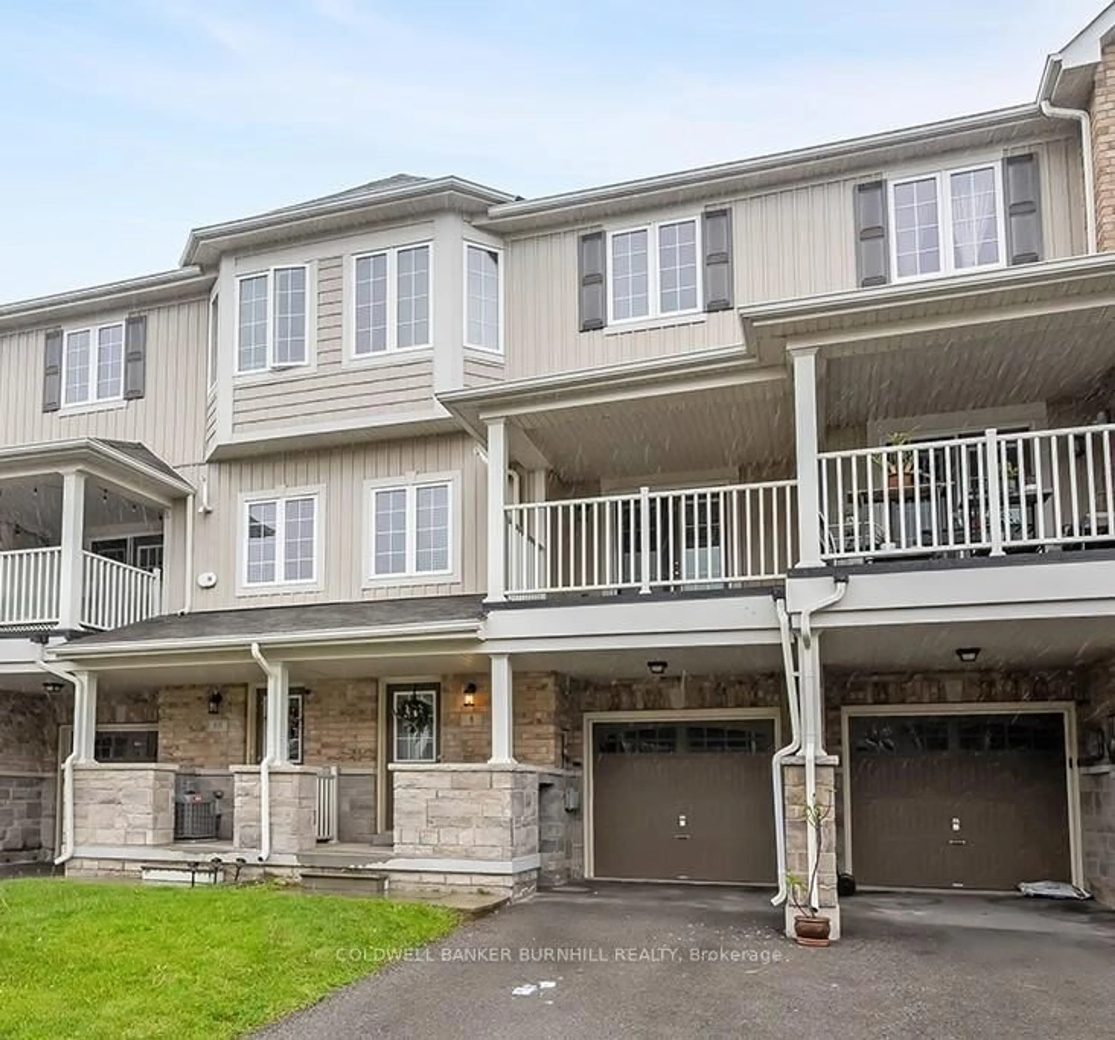 Home with vinyl exterior material, unknown for 8 Hiscott Dr, Hamilton Ontario L8B 0A2