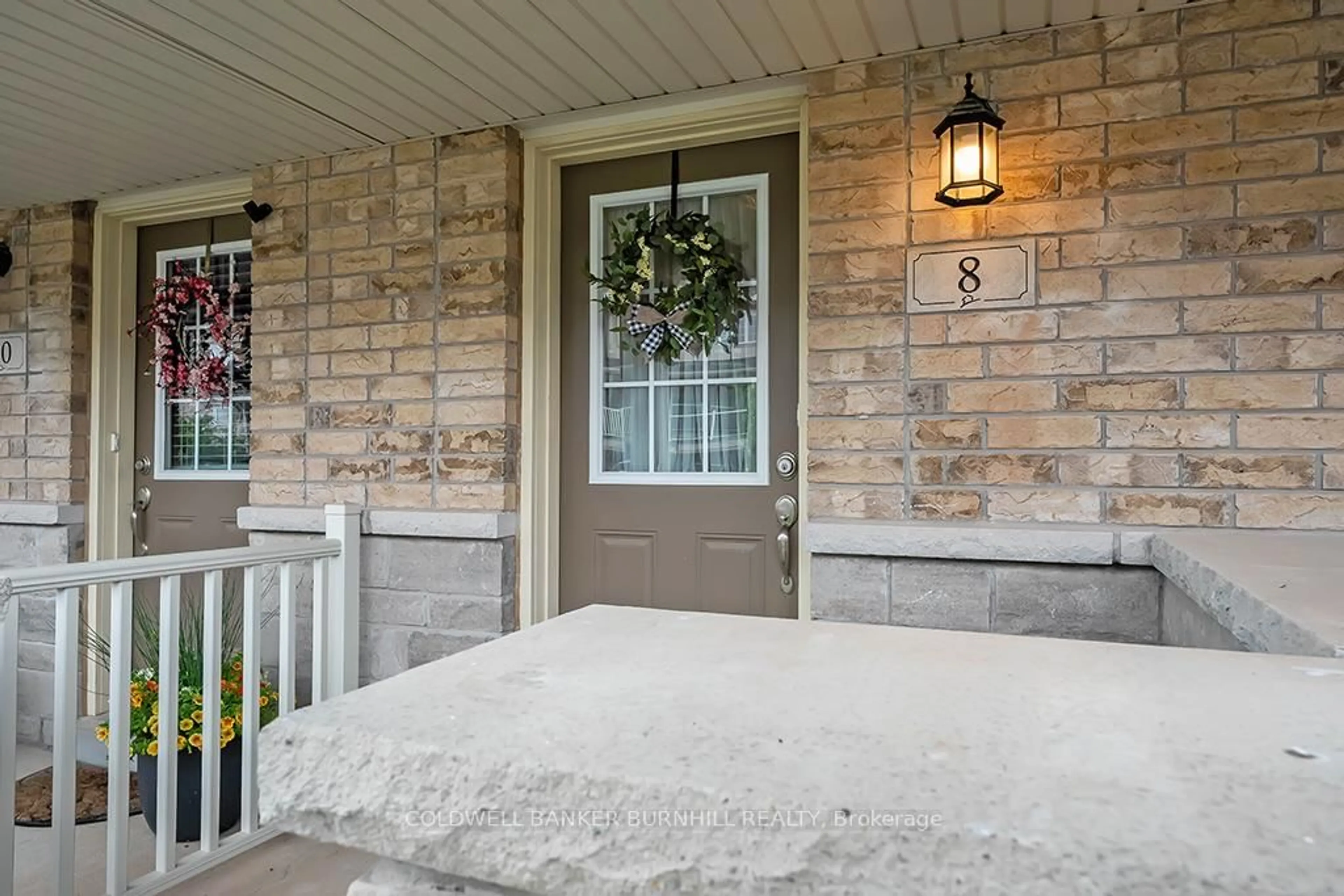 Indoor entryway for 8 Hiscott Dr, Hamilton Ontario L8B 0A2