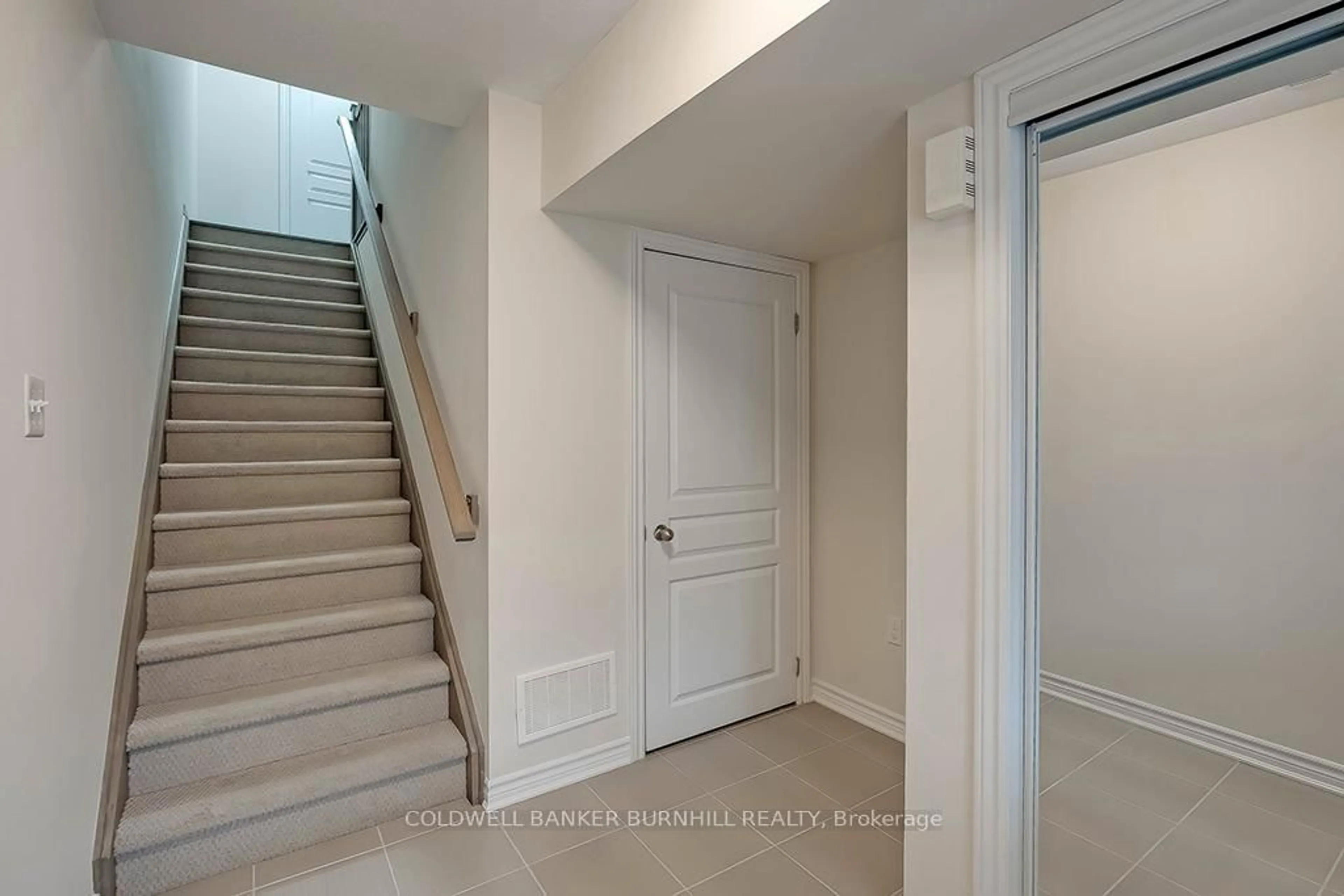Unknown for 8 Hiscott Dr, Hamilton Ontario L8B 0A2