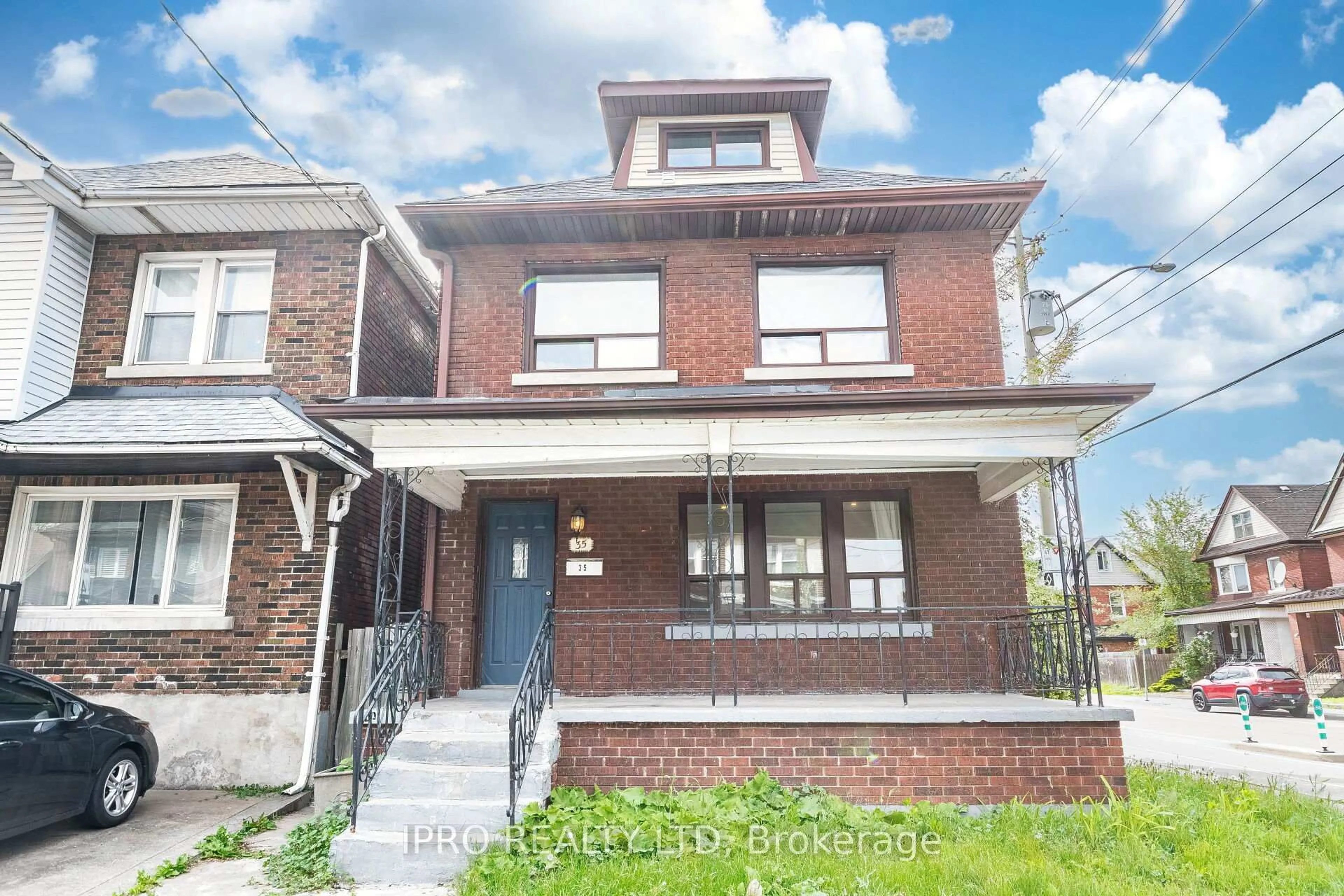 Home with brick exterior material, street for 35 Chestnut Ave, Hamilton Ontario L8L 6K5