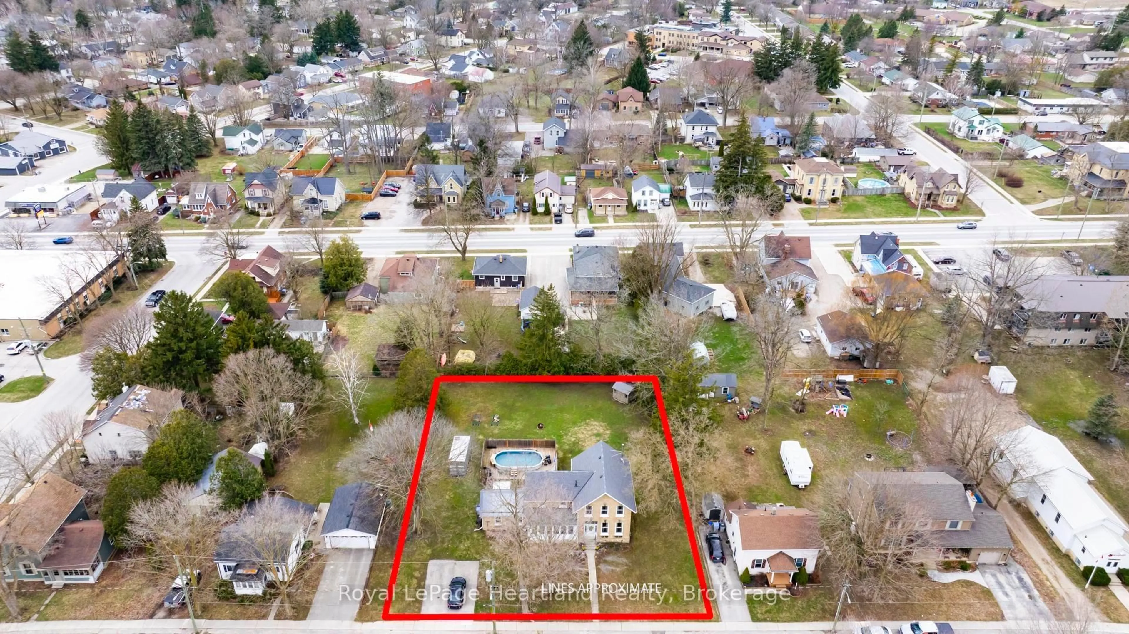 A pic from outside/outdoor area/front of a property/back of a property/a pic from drone, street for 142 Maple St, Central Huron Ontario N0M 1L0