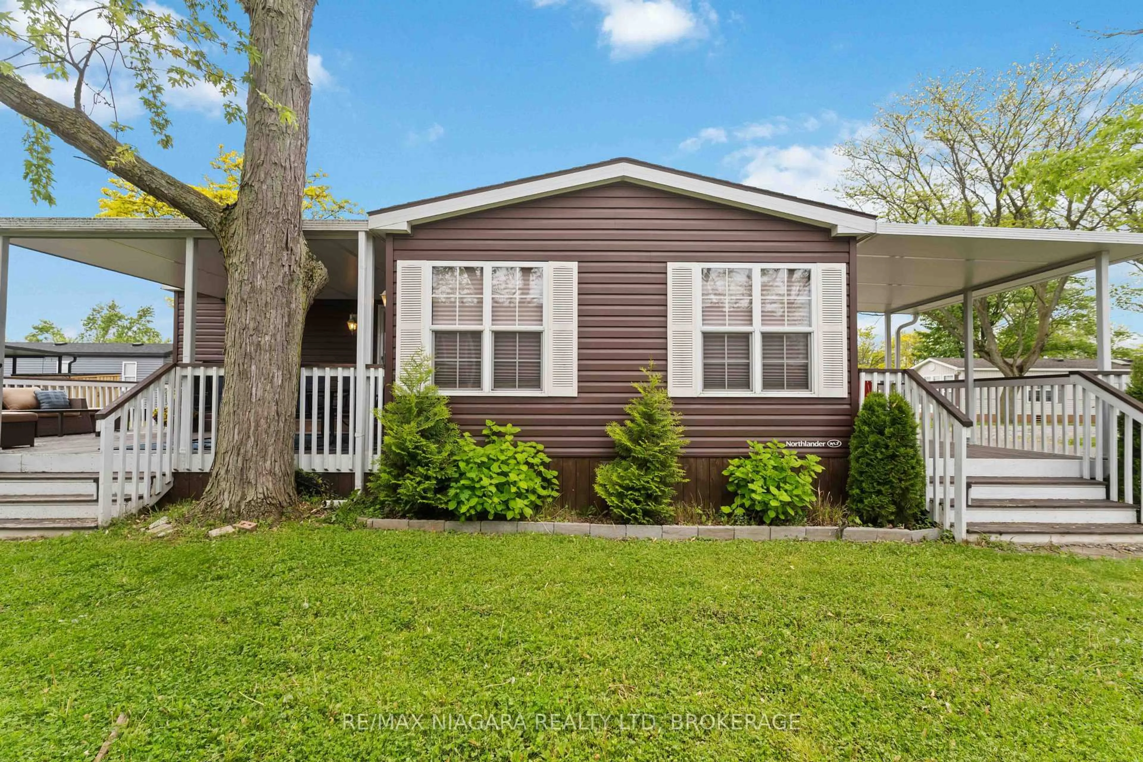 Home with vinyl exterior material, street for 1501 Line 8 Rd #337, Niagara-on-the-Lake Ontario L0S 1L0