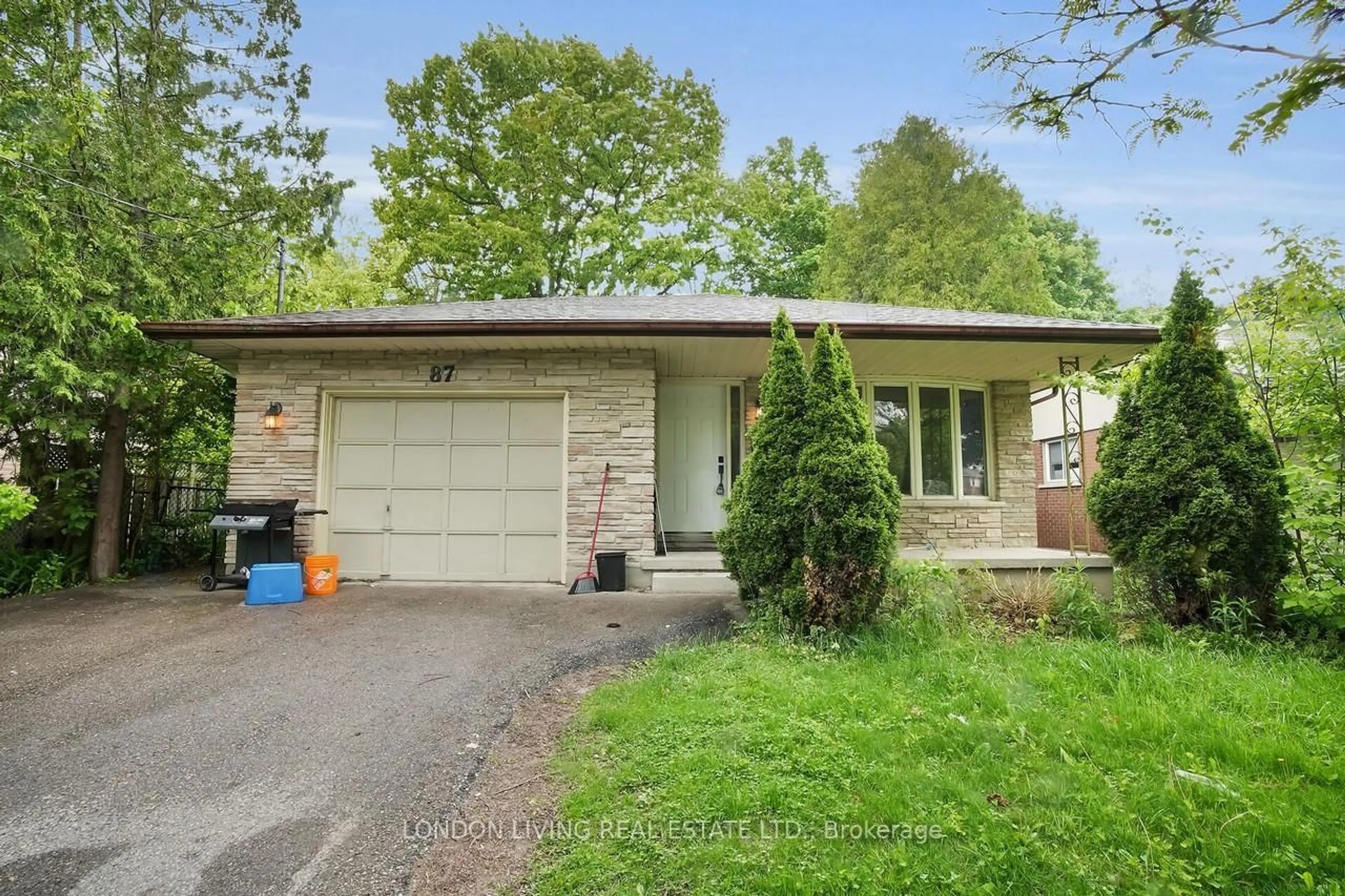 Home with vinyl exterior material, street for 87 Essex St, London North Ontario N6G 1B4