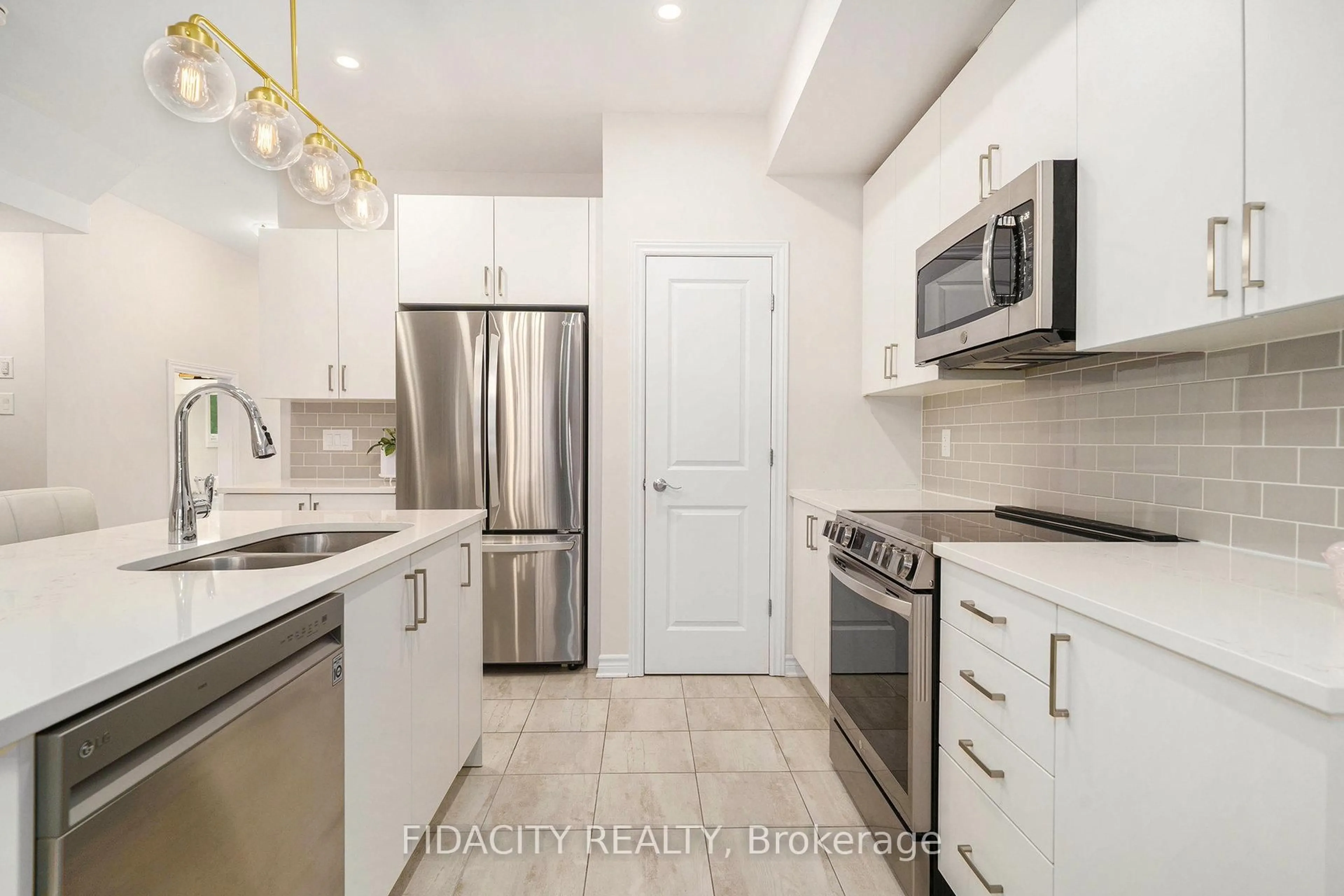 Standard kitchen, ceramic/tile floor for 412 Allee Premiere Lane, Clarence-Rockland Ontario K4K 0M7