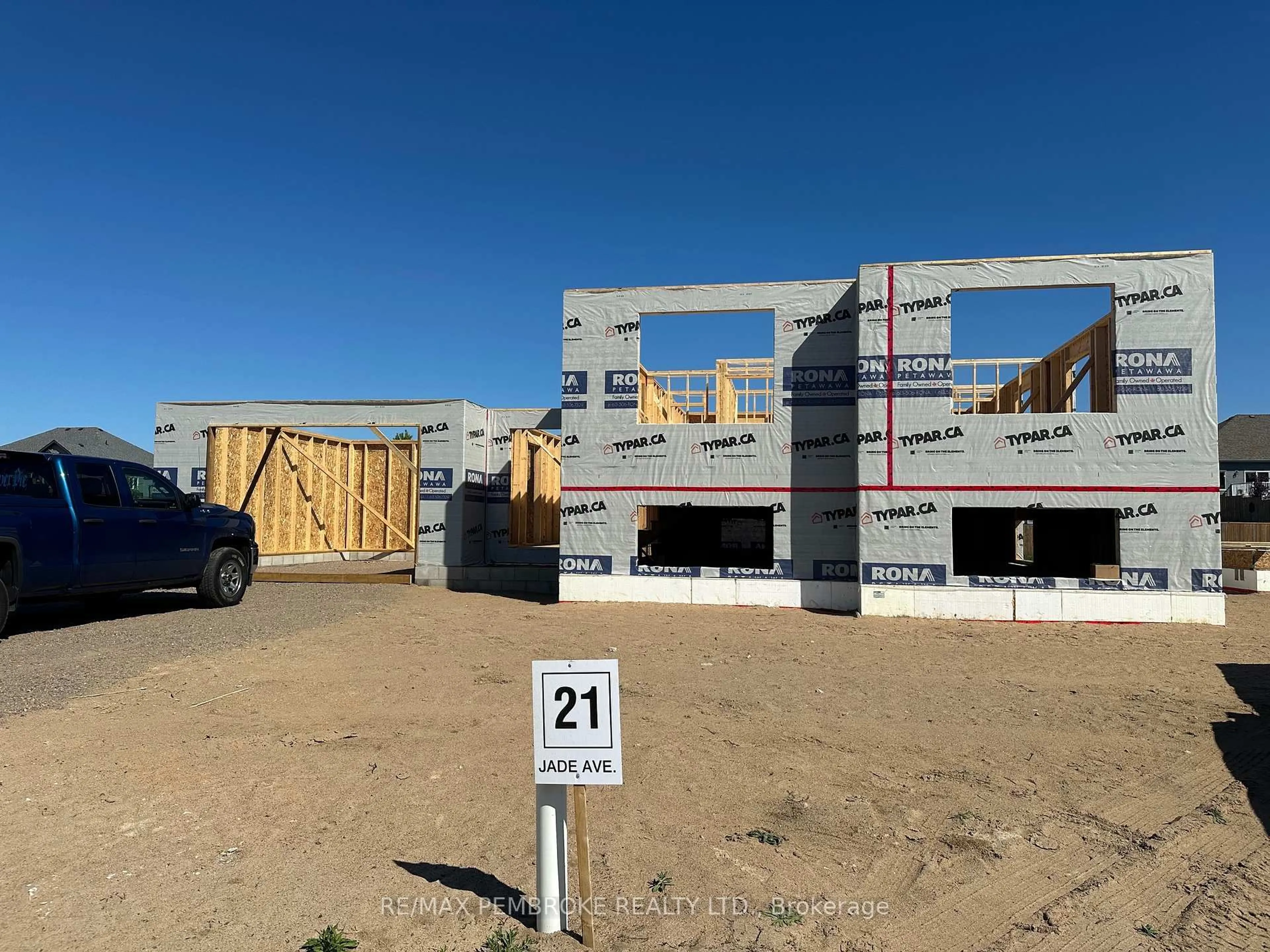 A pic from outside/outdoor area/front of a property/back of a property/a pic from drone, building for 21 Jade Ave, Petawawa Ontario K8H 0E5