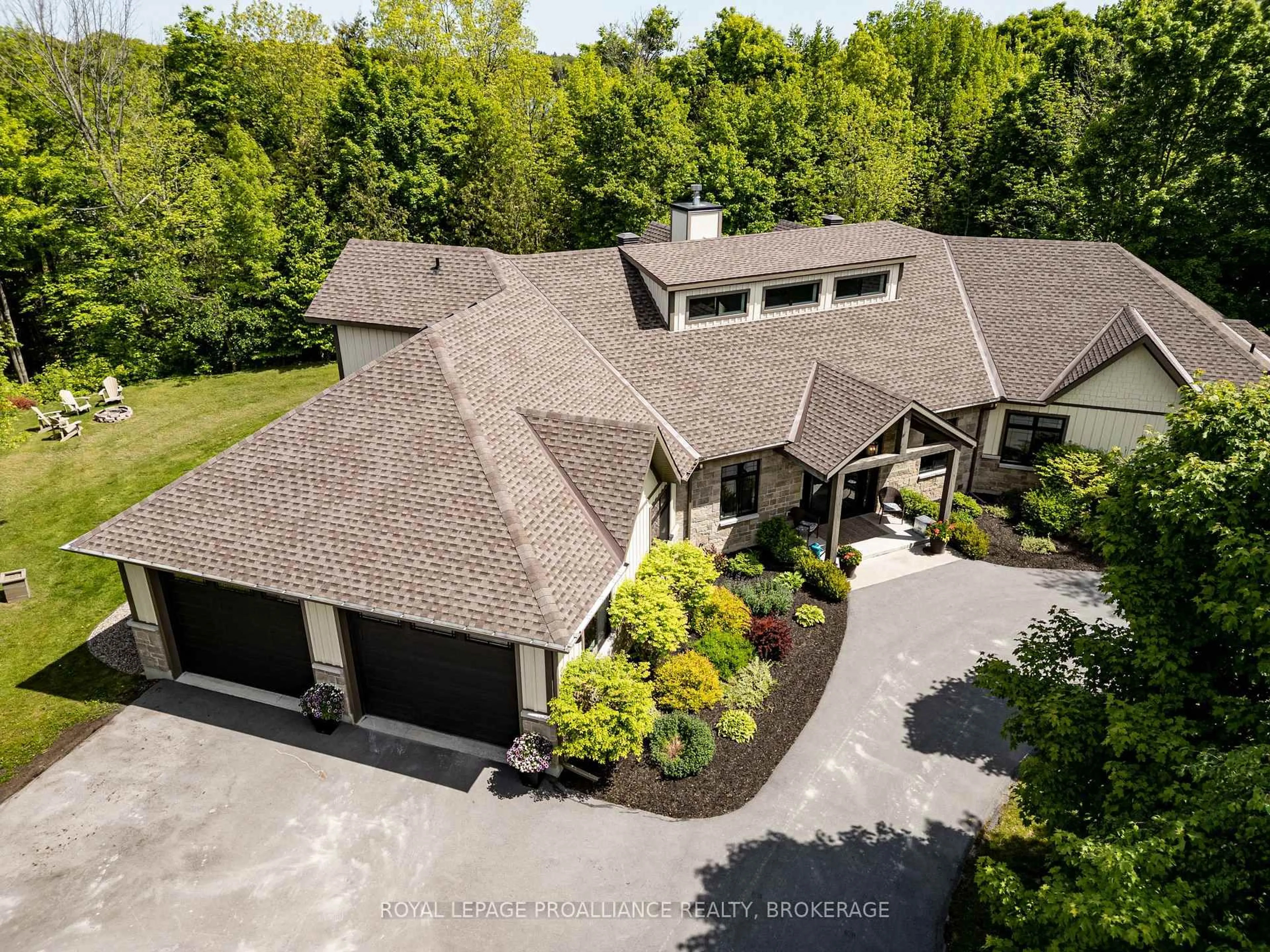 A pic from outside/outdoor area/front of a property/back of a property/a pic from drone, unknown for 1096 Applewood Lane #15, Inverary Ontario K0H 1X0