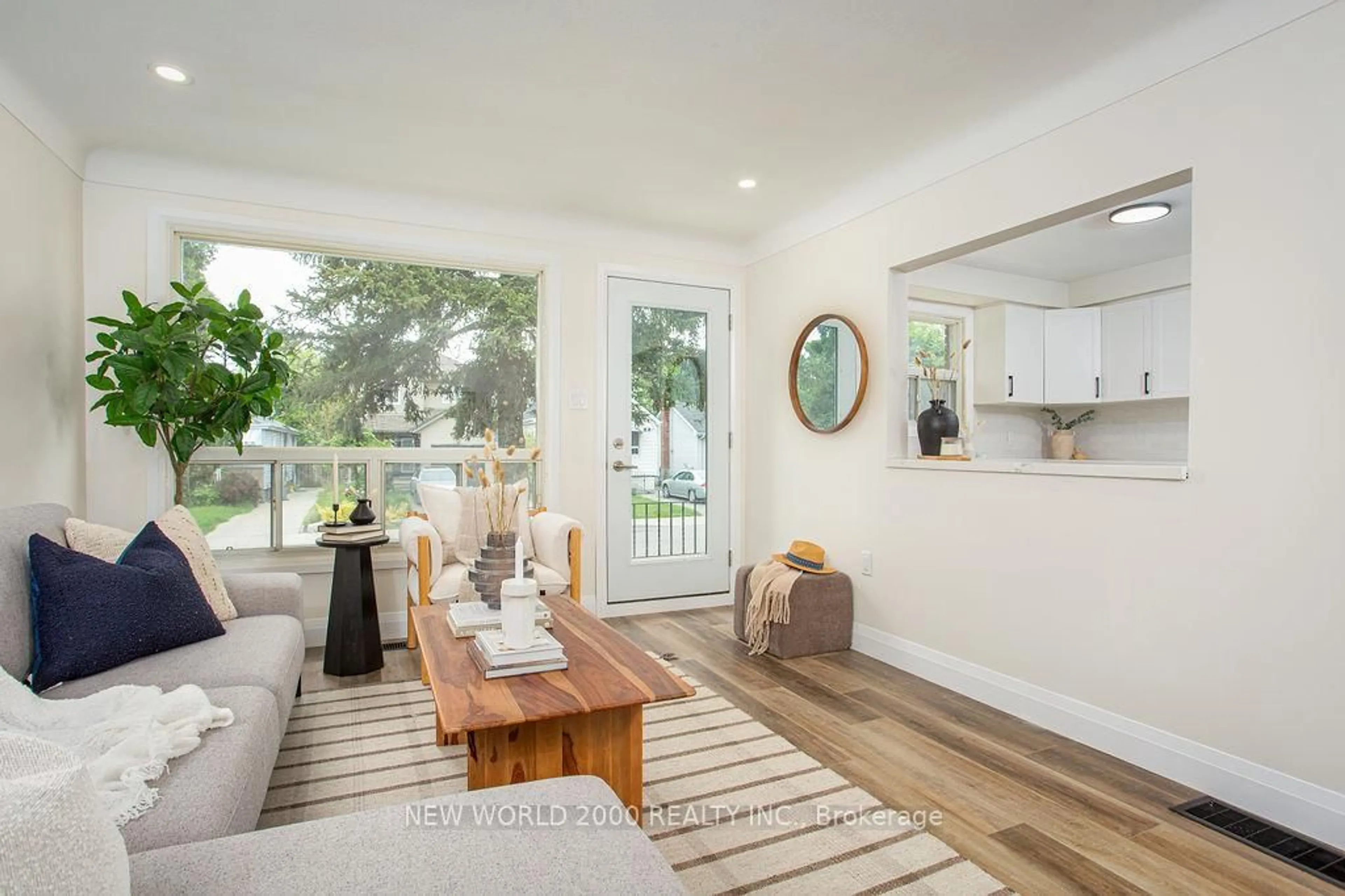 Living room with furniture, wood/laminate floor for 323 Brunswick St, Hamilton Ontario L8H 6R8