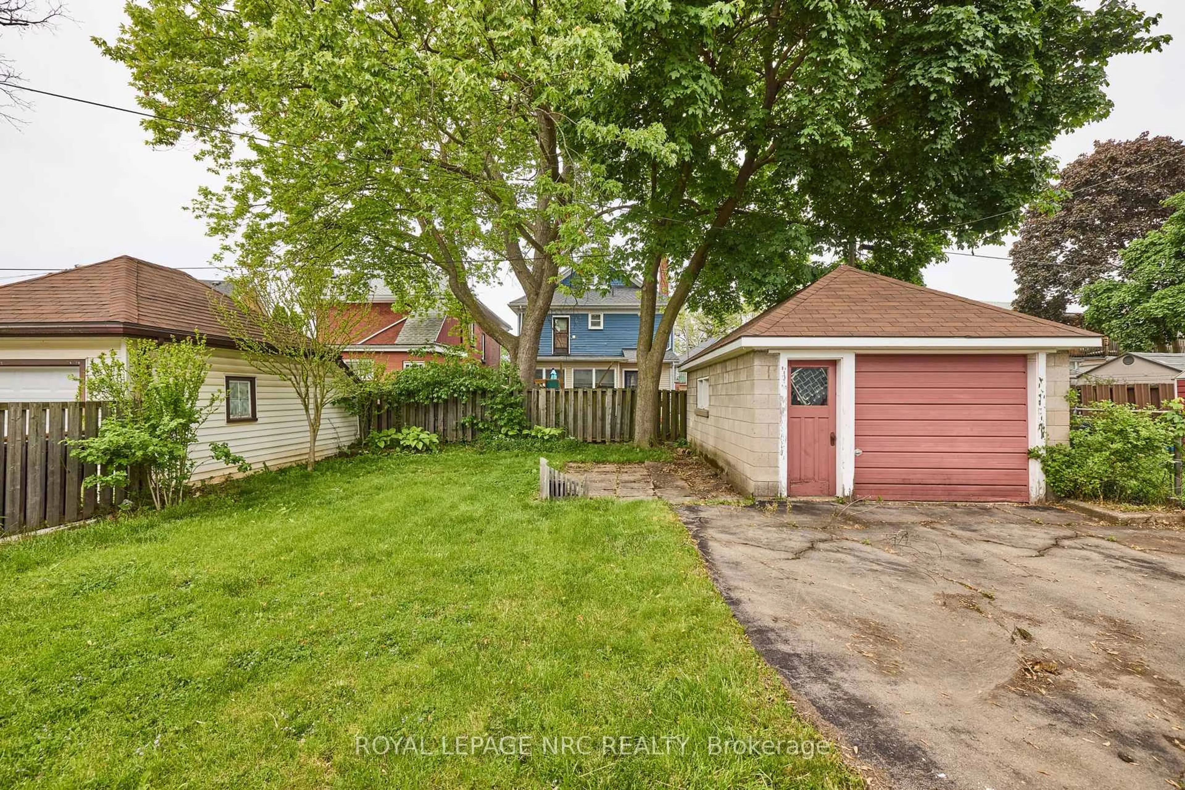 Shed for 24 Randolph St, Welland Ontario L3B 4C2