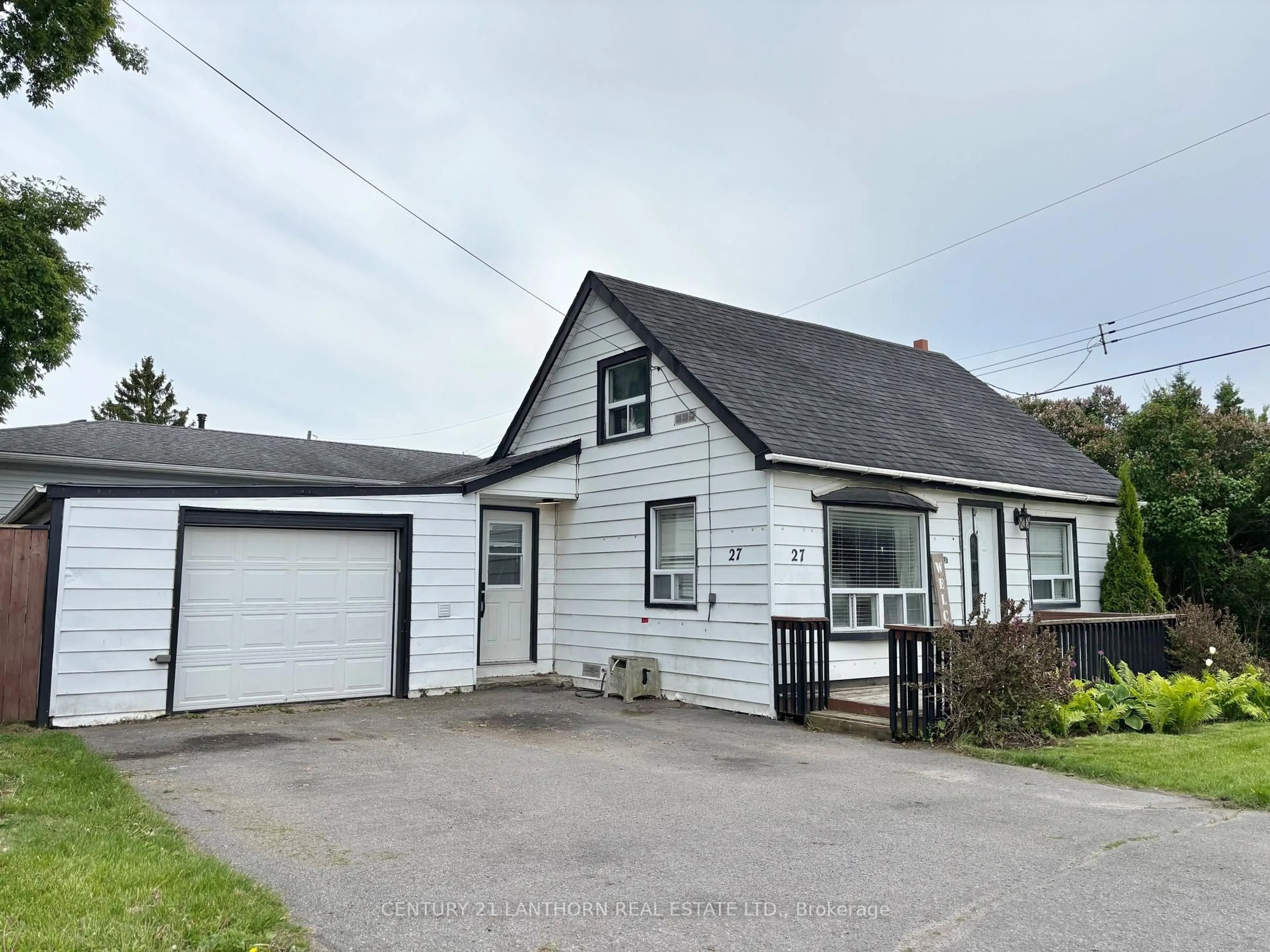 A pic from outside/outdoor area/front of a property/back of a property/a pic from drone, street for 27 North Murray St, Quinte West Ontario K8V 2E2