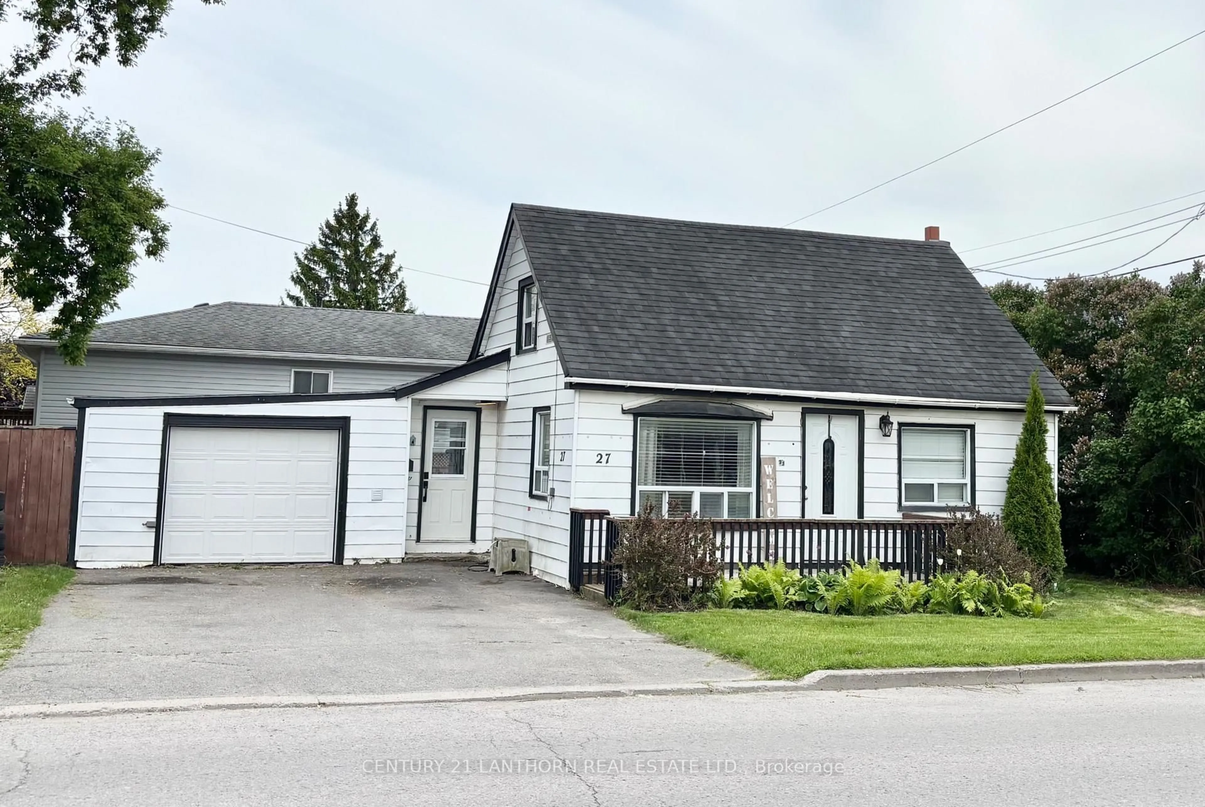 Home with vinyl exterior material, street for 27 North Murray St, Quinte West Ontario K8V 2E2