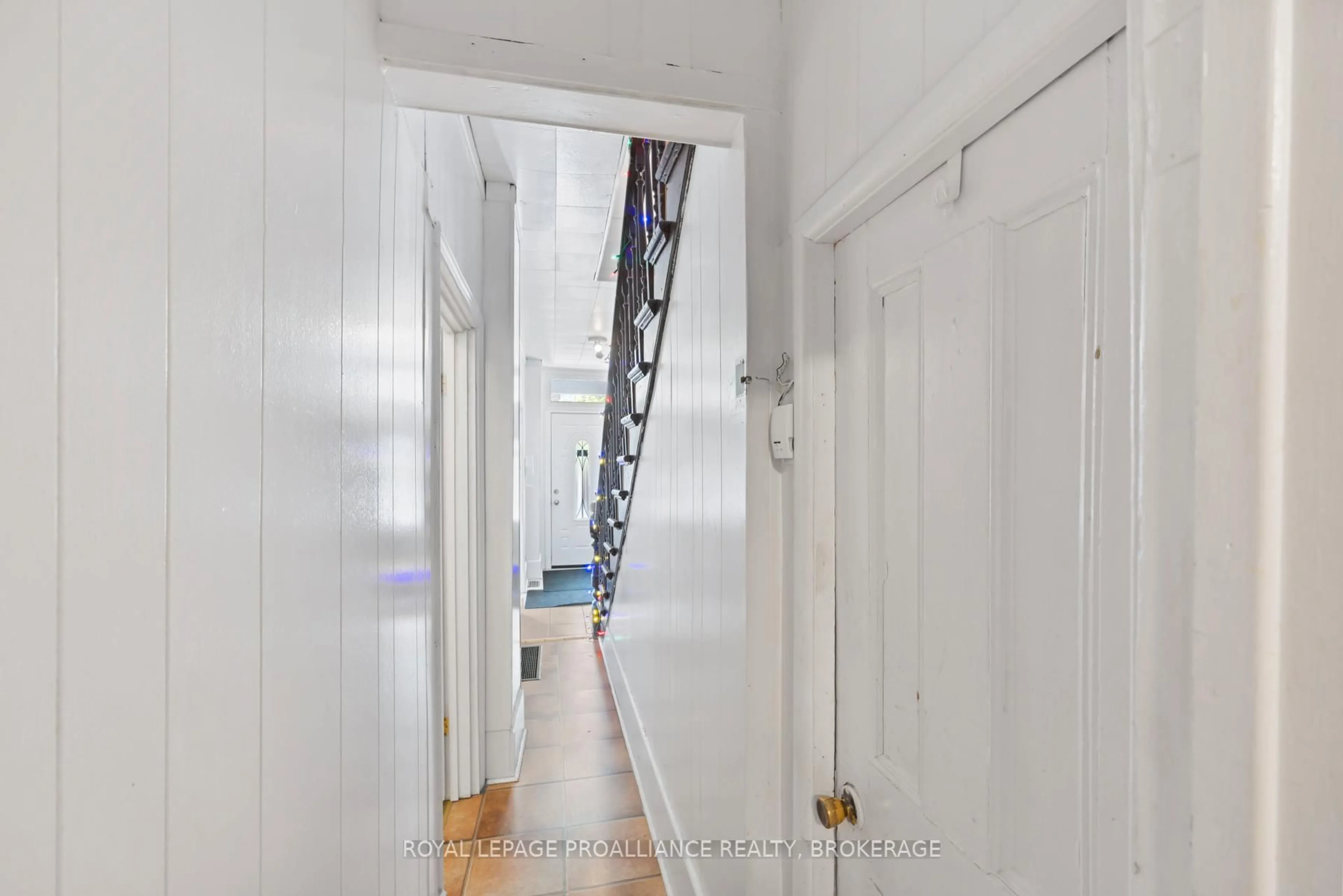 Unknown for 73 Division St, Kingston Ontario K7M 3M1