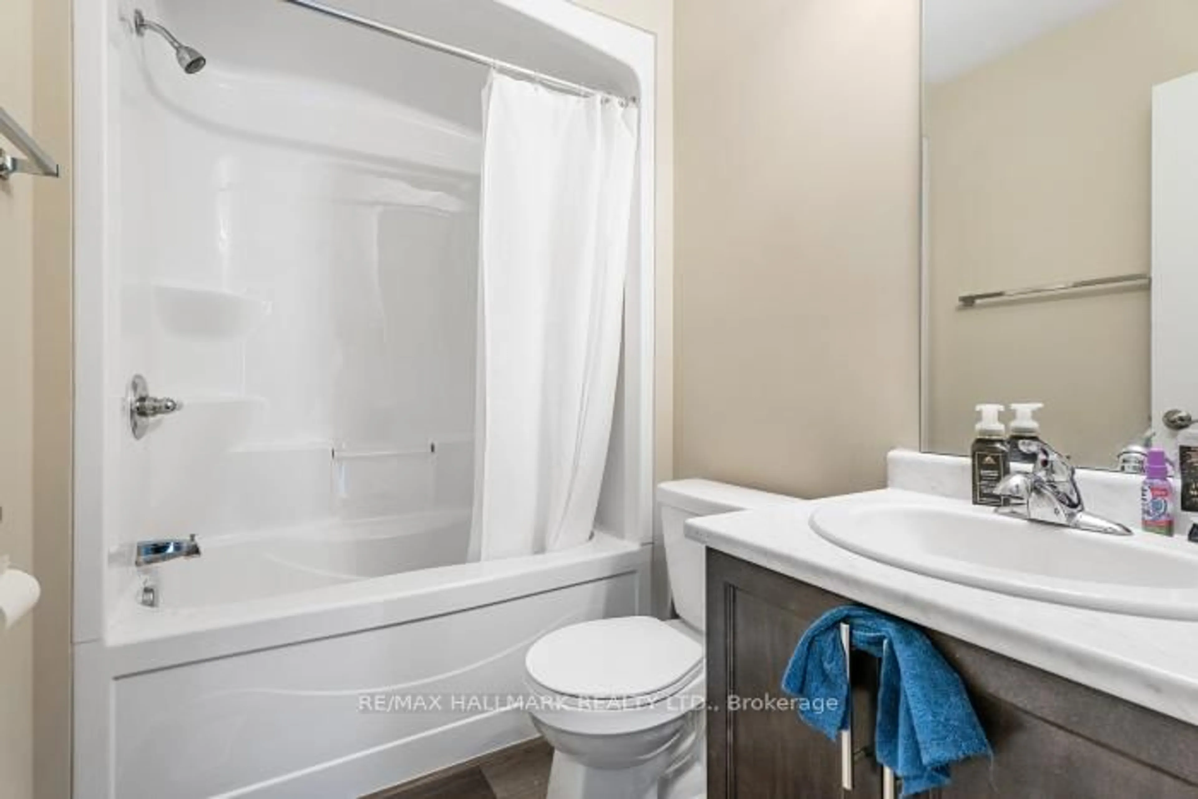 Standard bathroom, unknown for 299 Dalgleish Tr, Hamilton Ontario L8J 3H5