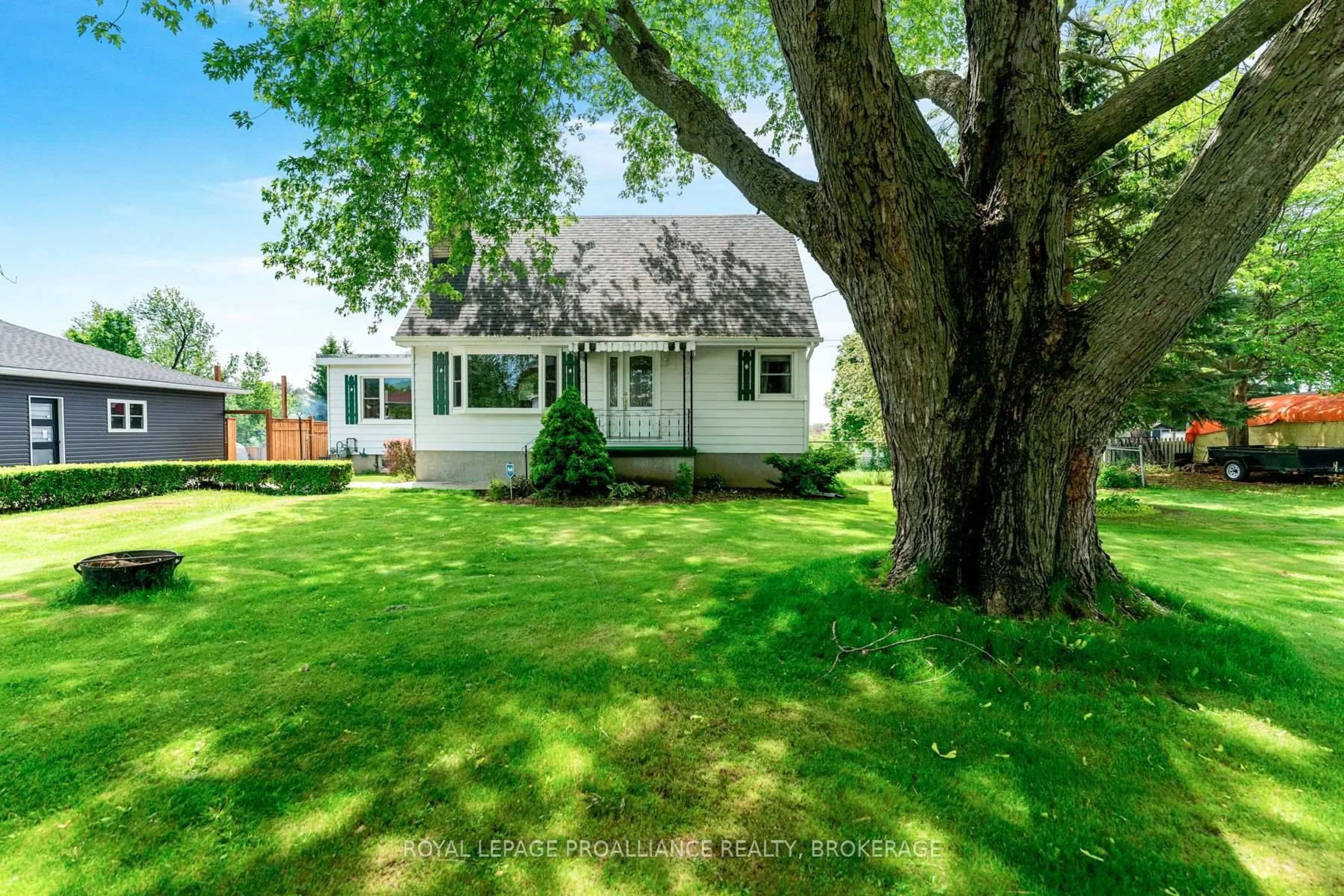 A pic from outside/outdoor area/front of a property/back of a property/a pic from drone, unknown for 1761 Floyd Ave, Kingston Ontario K7L 4V4