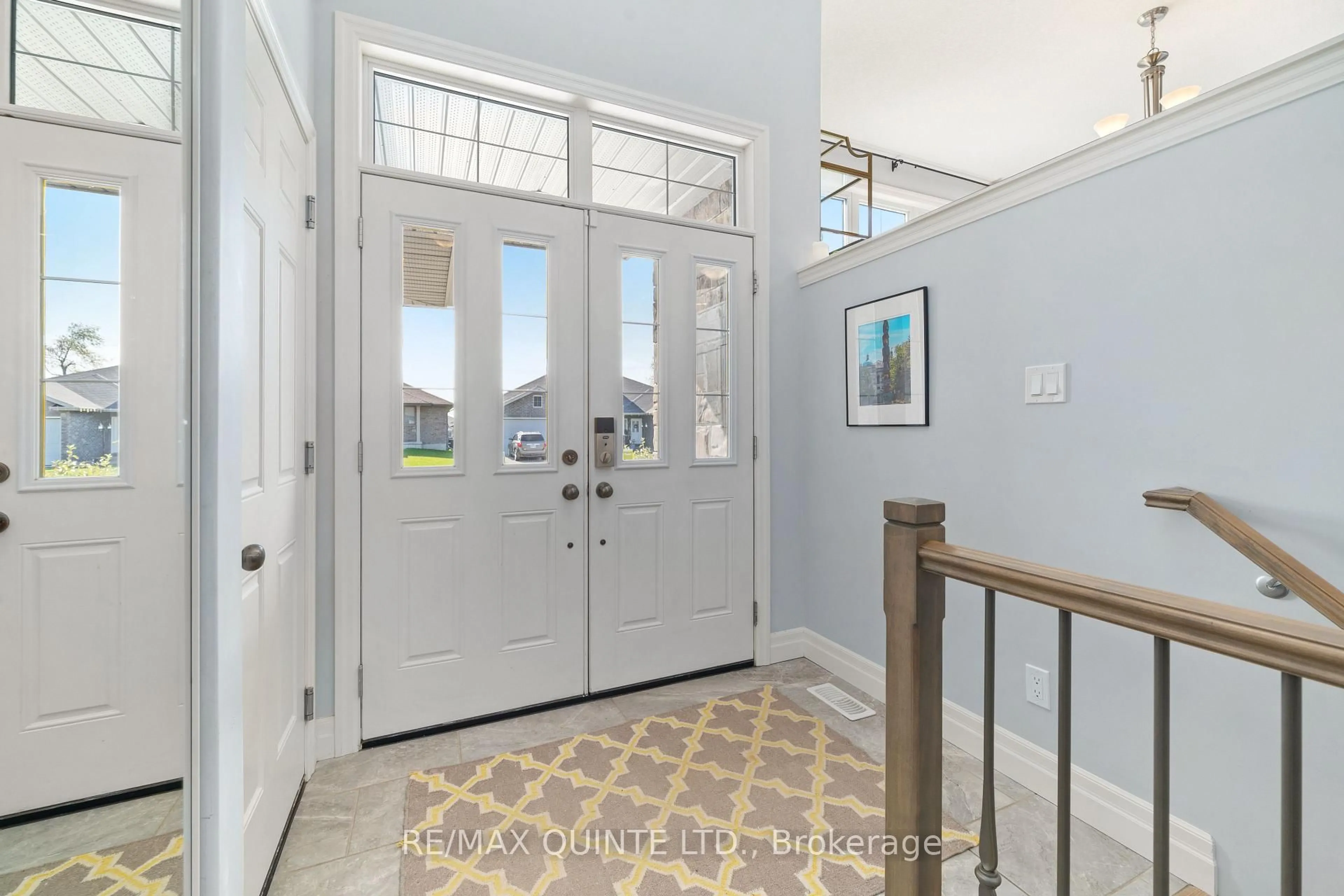 Indoor entryway for 56 McIntosh Cres, Quinte West Ontario K8V 0G1