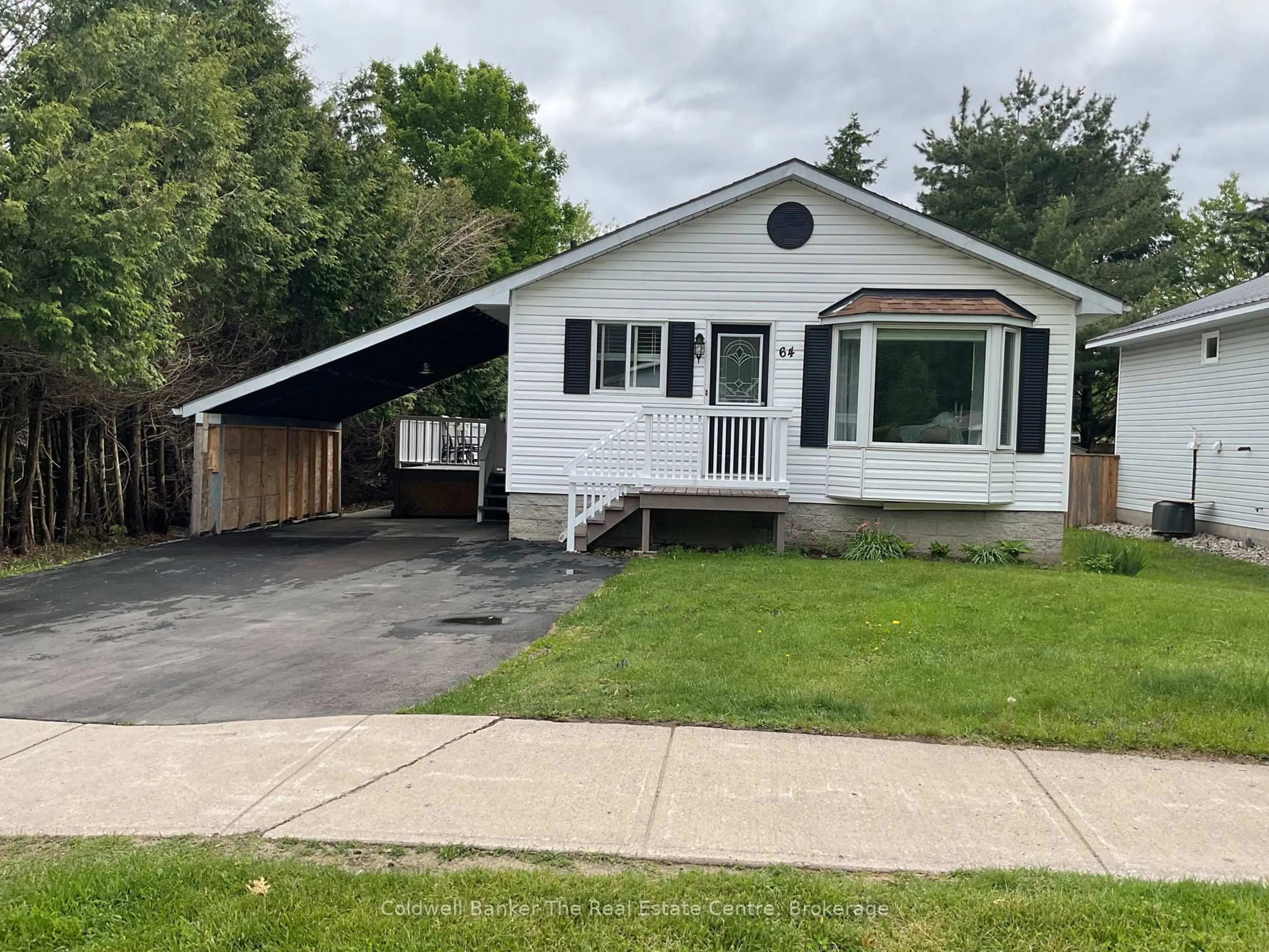 Home with vinyl exterior material, street for 64 Tamarack Tr, Bracebridge Ontario P1L 1Z1
